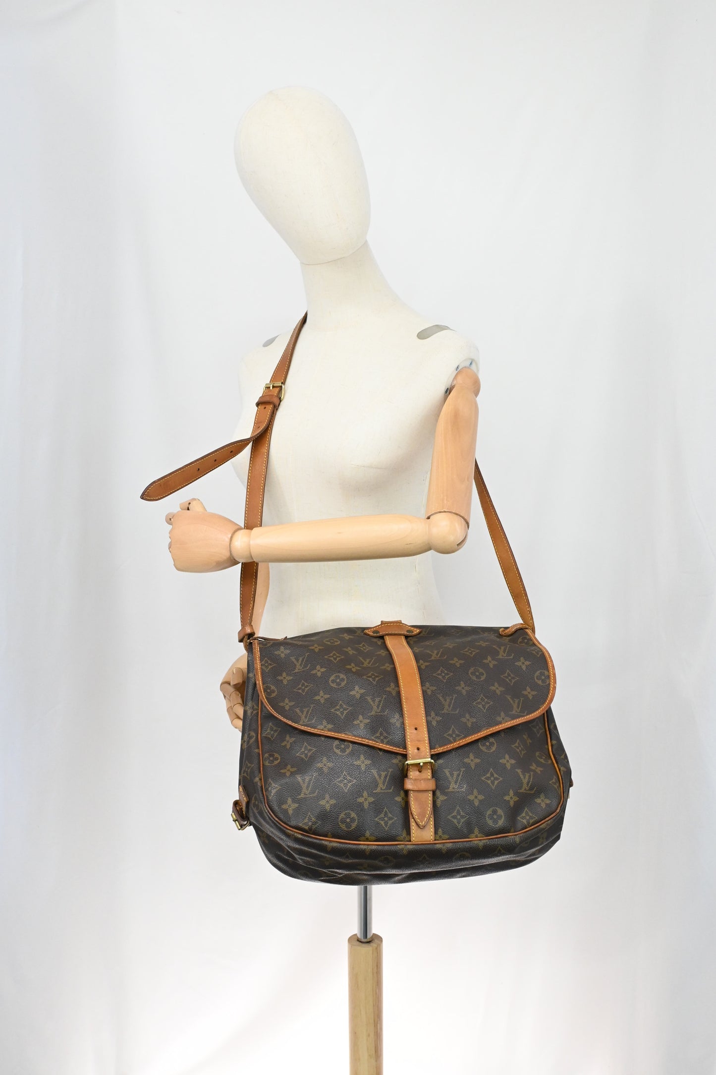 Louis Vuitton Saumur 35 in Monogram Canvas