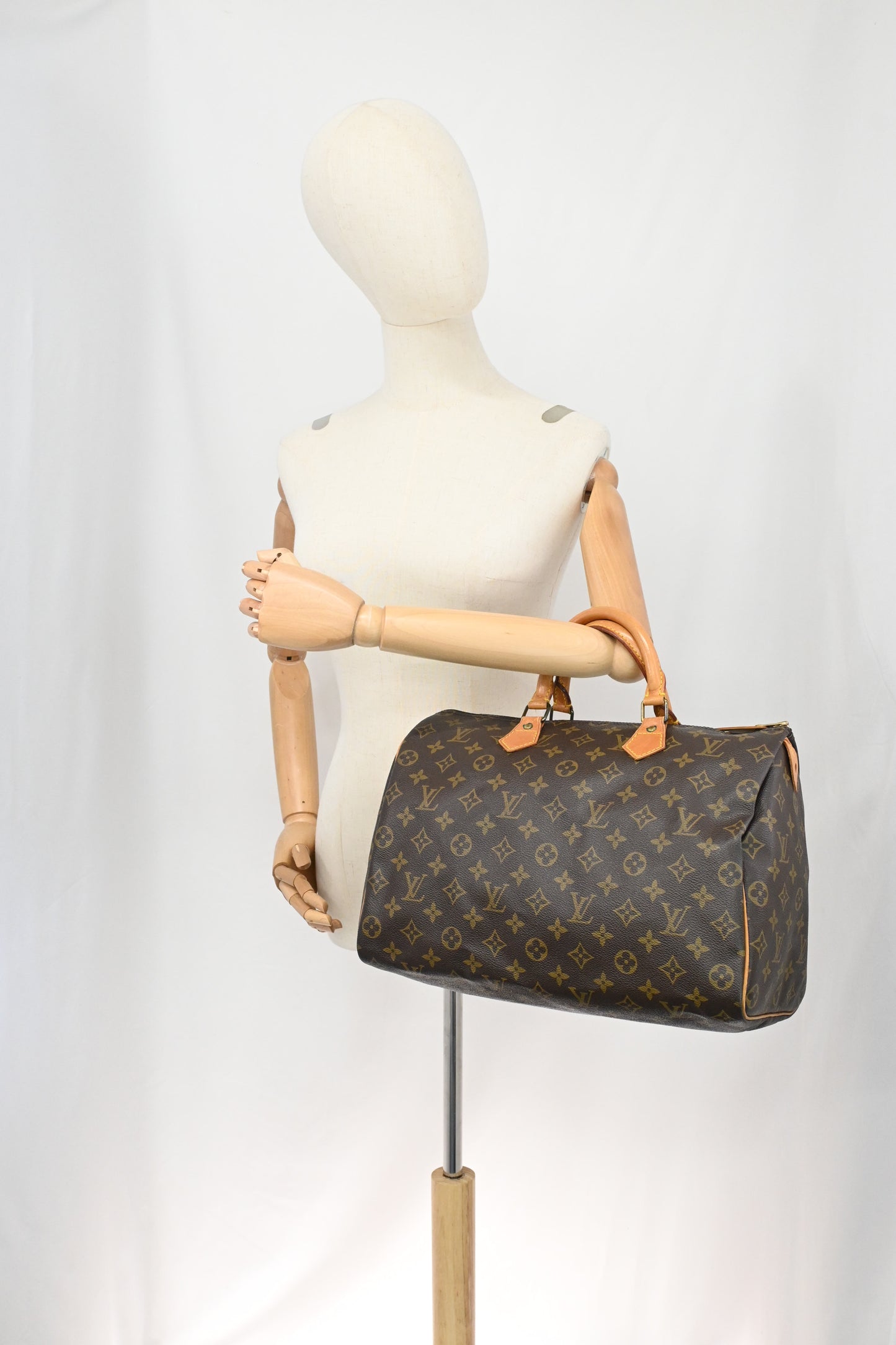 Louis Vuitton Speedy 35 in Monogram Canvas
