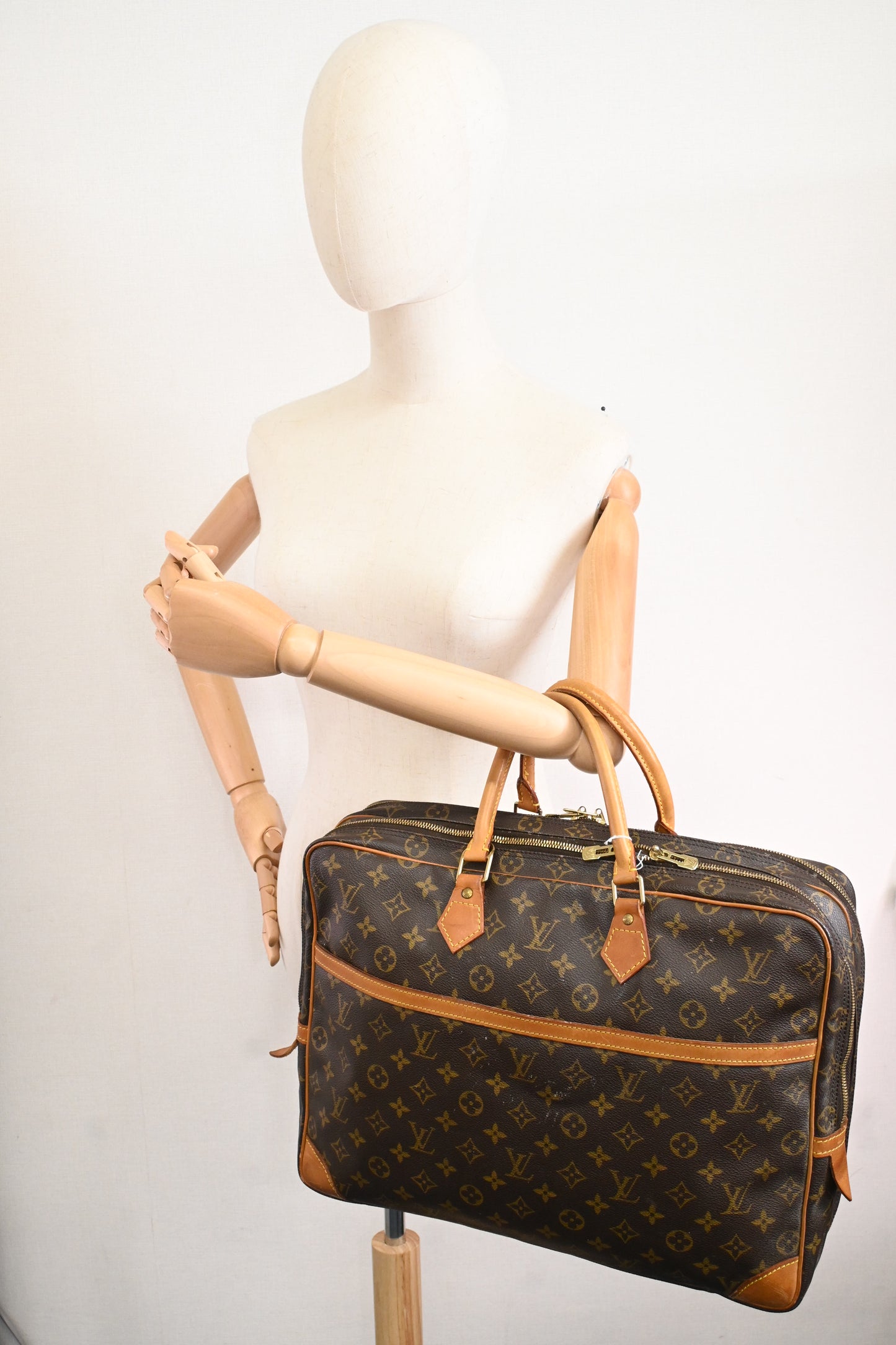 Louis Vuitton Porte Document Voyage in Monogram Canvas