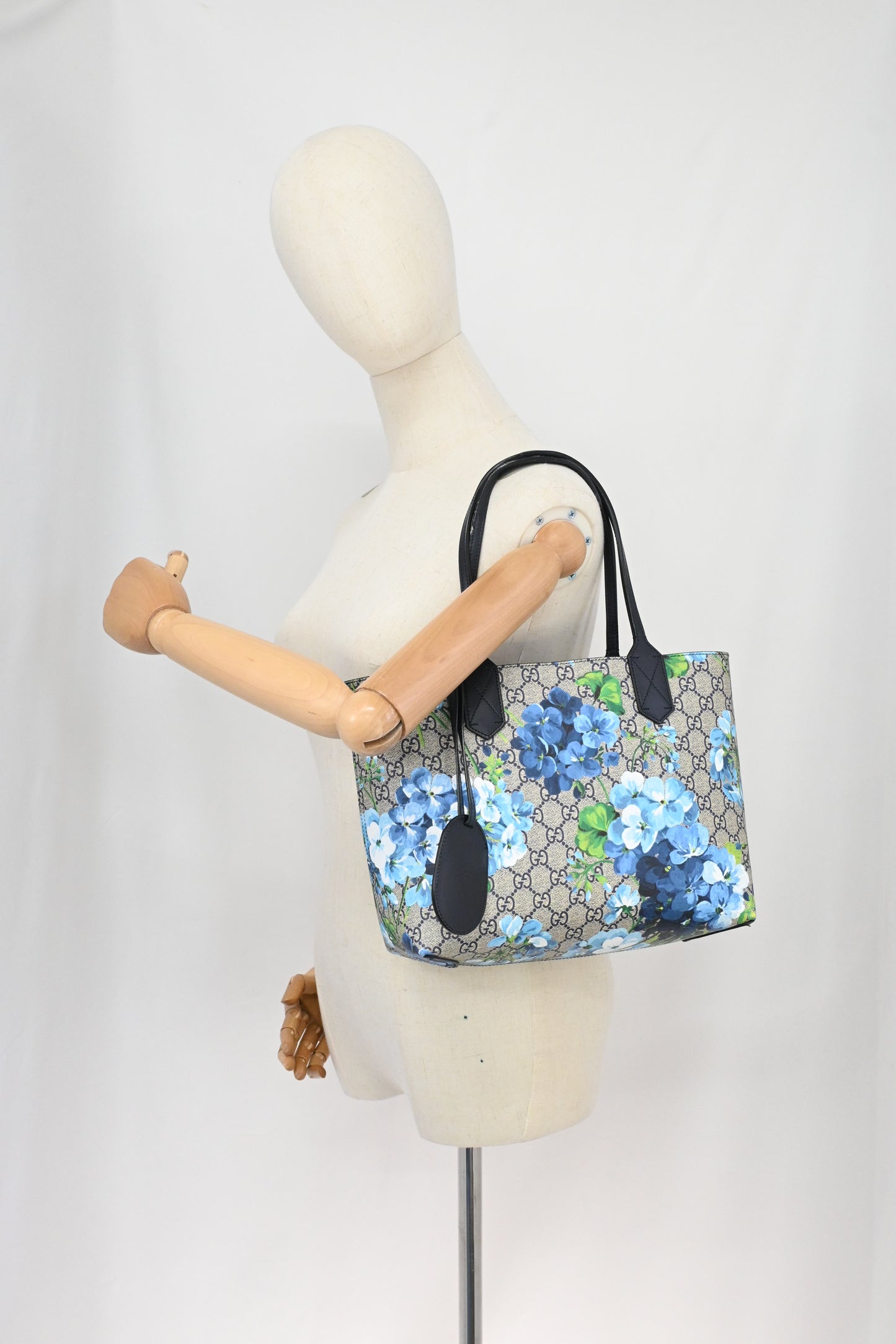 Gucci Small Tote in Blue Blooms GG Supreme Canvas