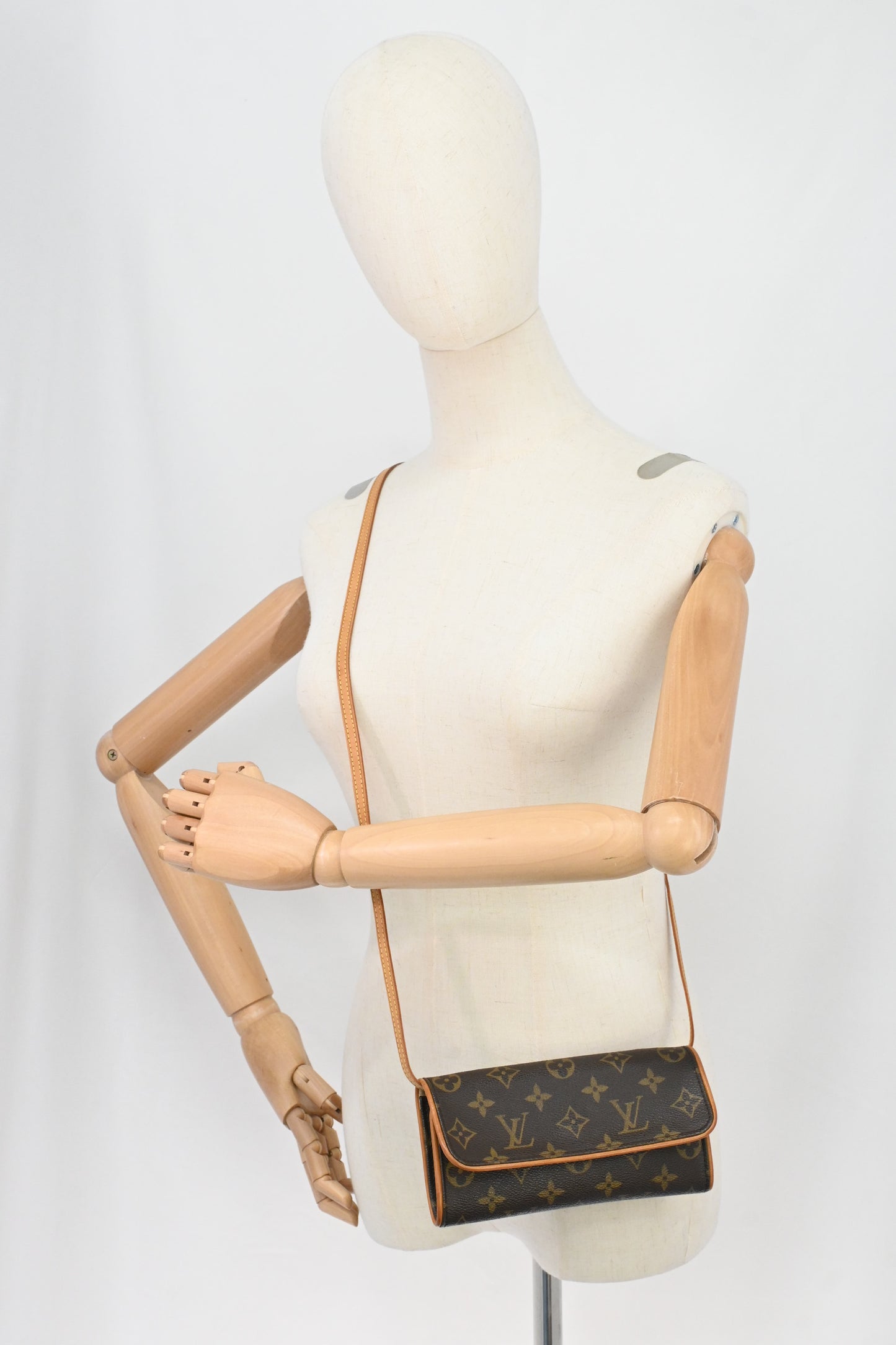 Louis Vuitton Pochette Twin in Monogram Canvas