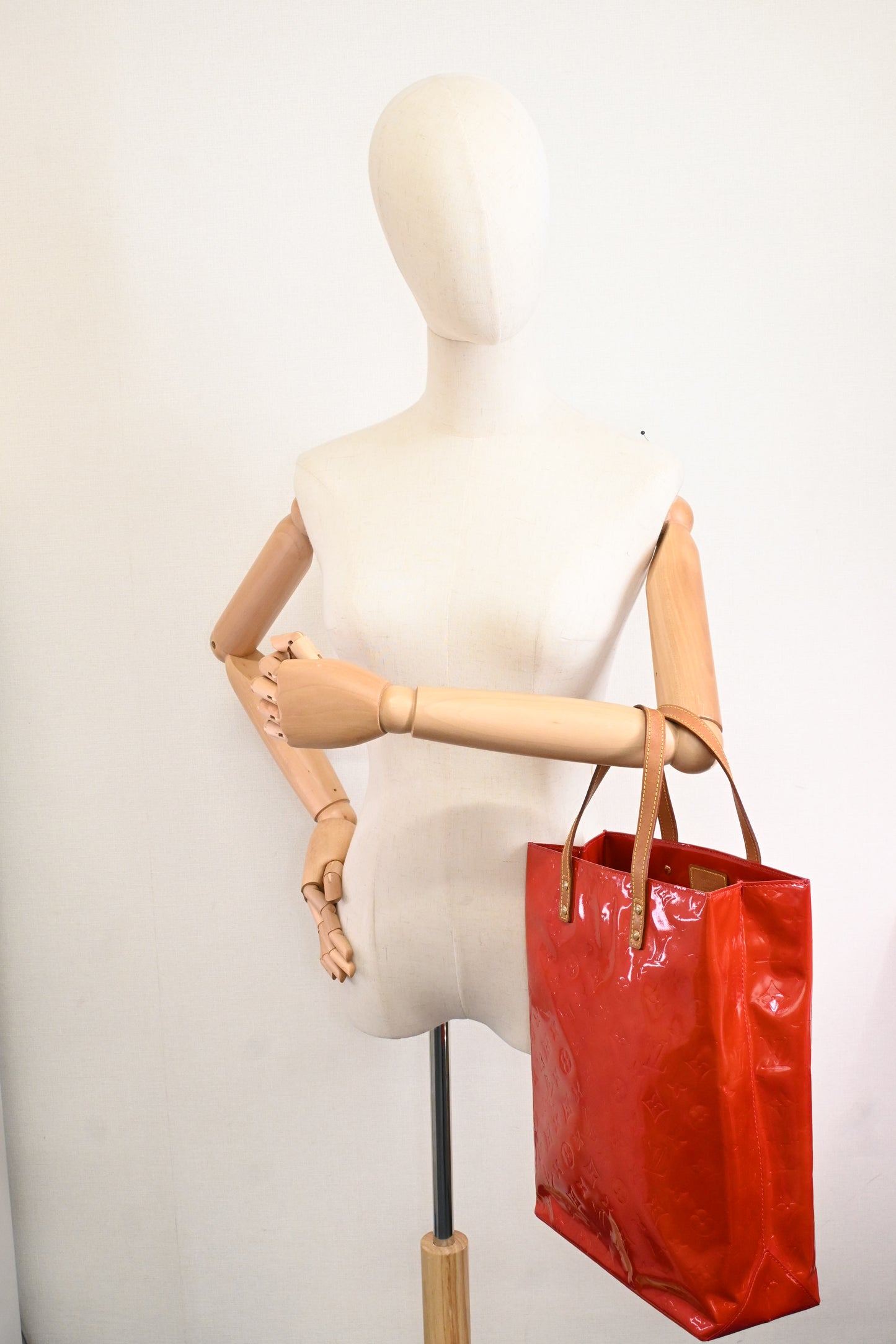 Louis Vuitton Reade MM in Red Vernis Leather