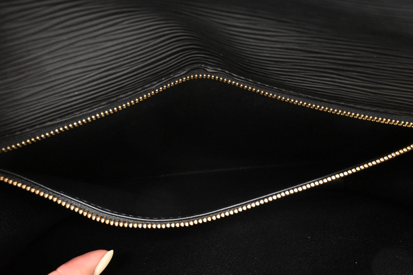 Louis Vuitton Sellier Dragonne in Black Epi Leather