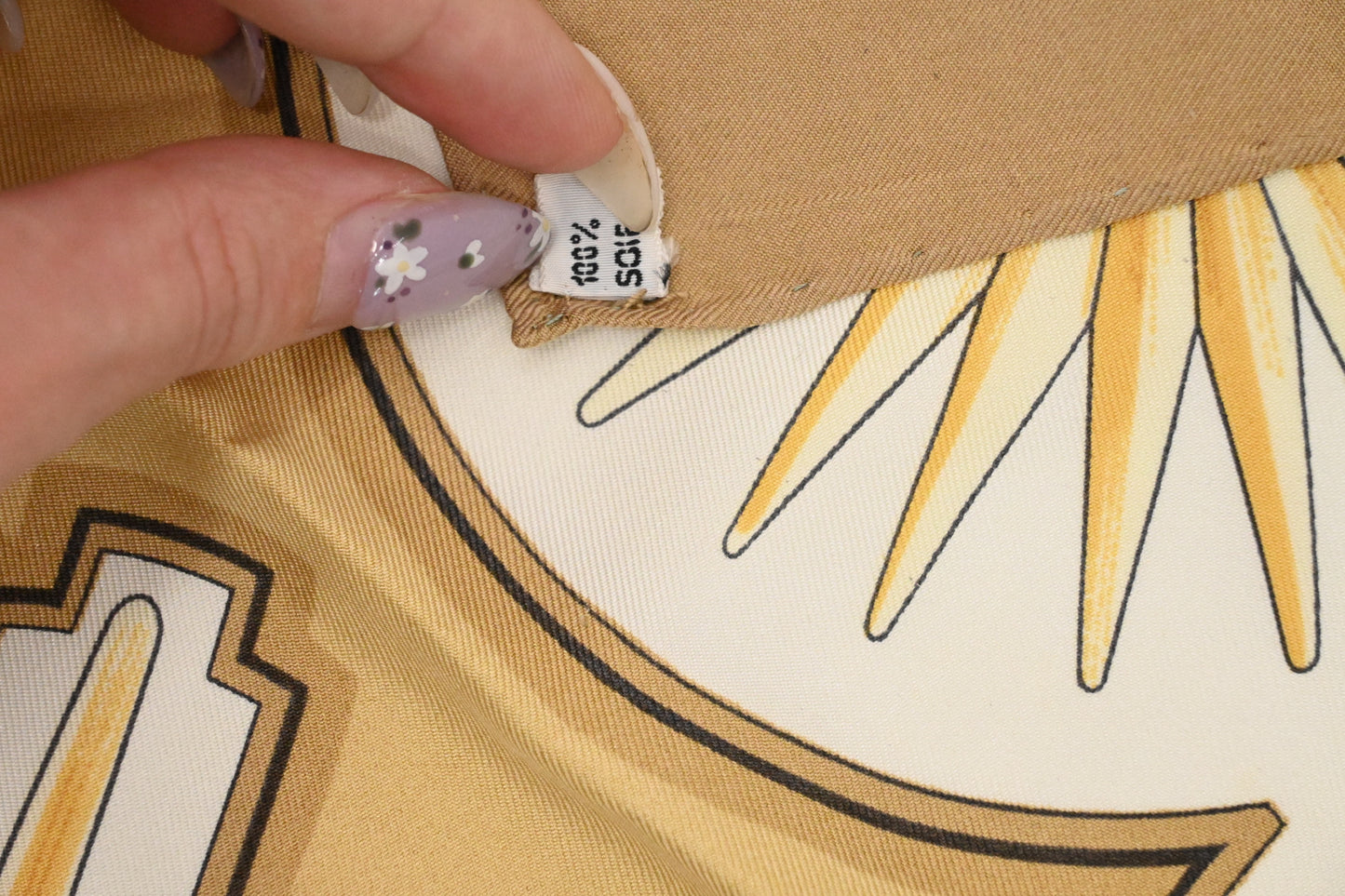Hermes 'Les Esperons' Carre 90 in Beige and White Silk