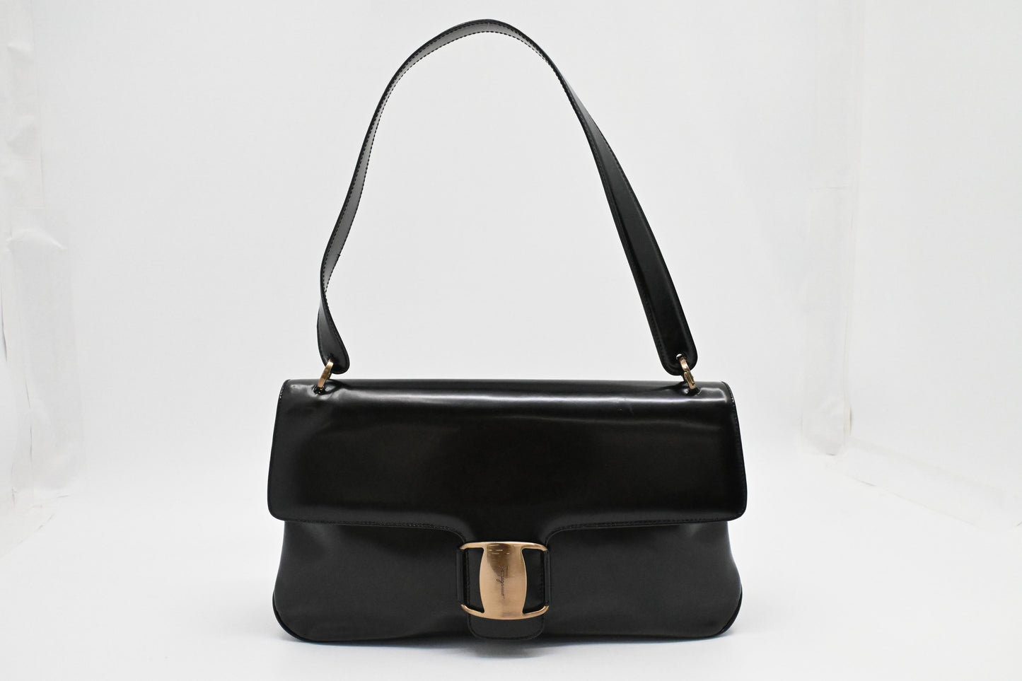 Ferragamo Shoulder Bag in Black Marbled Patent Leather