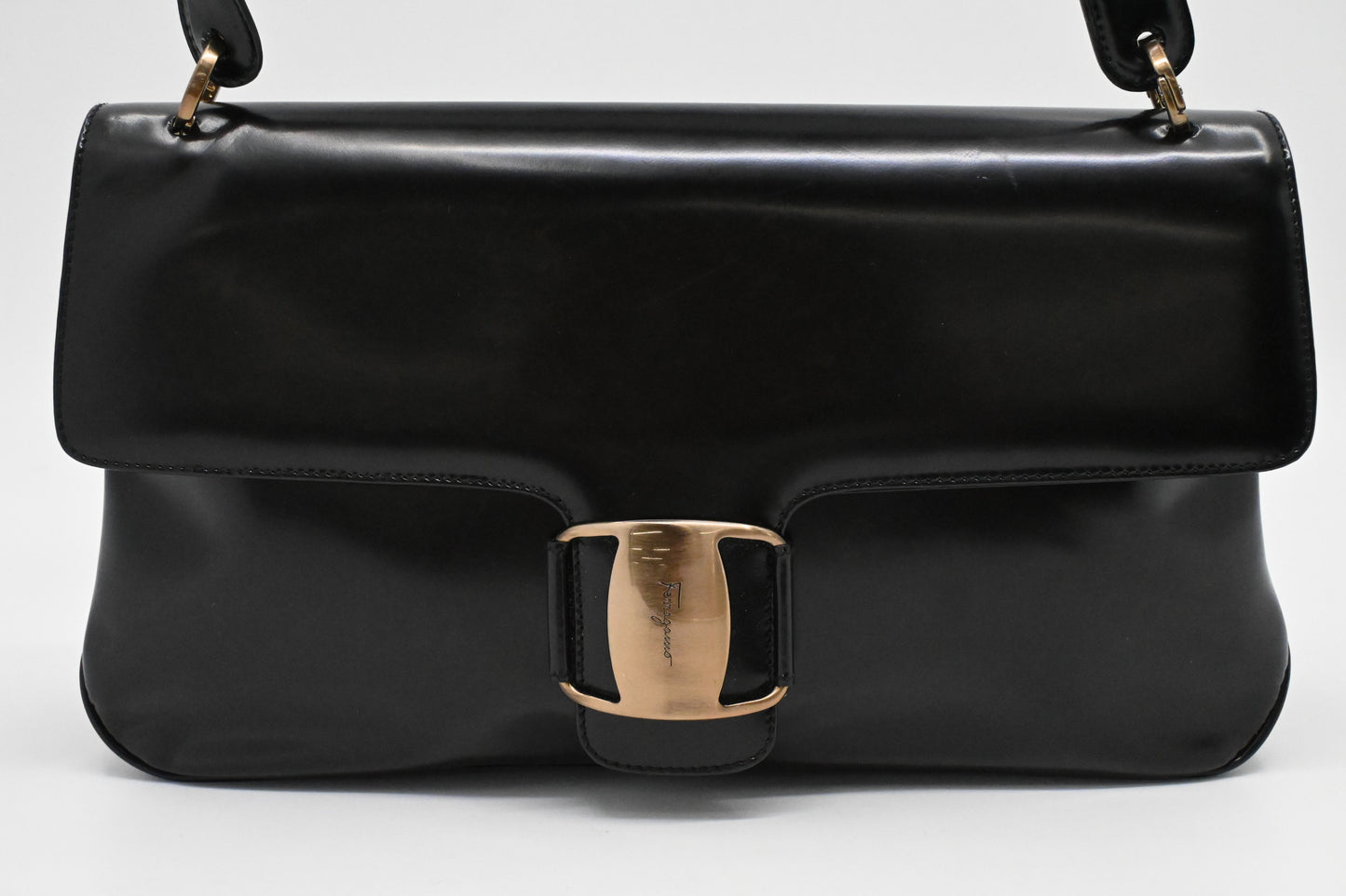 Ferragamo Shoulder Bag in Black Marbled Patent Leather