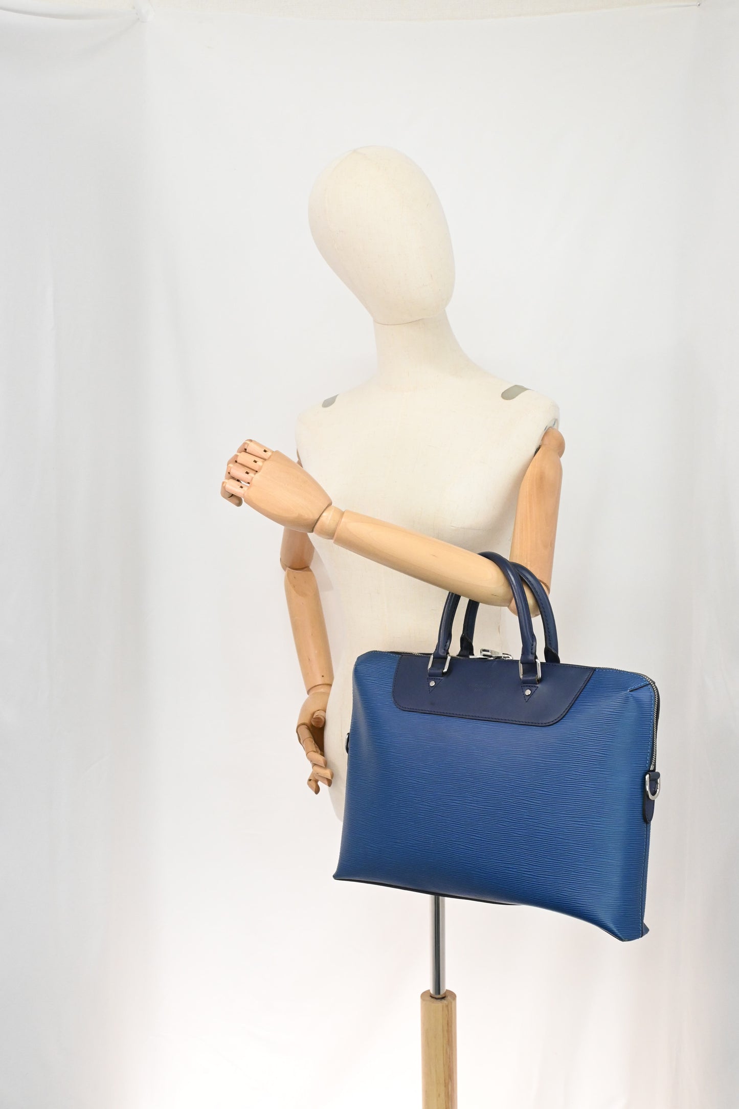 Louis Vuitton Porte Document Jour in Blue Epi Leather