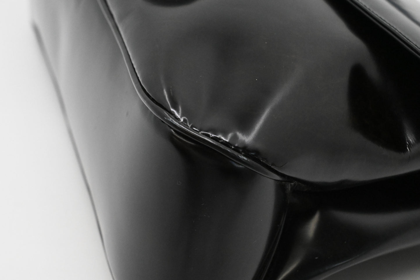 Ferragamo Shoulder Bag in Black Marbled Patent Leather