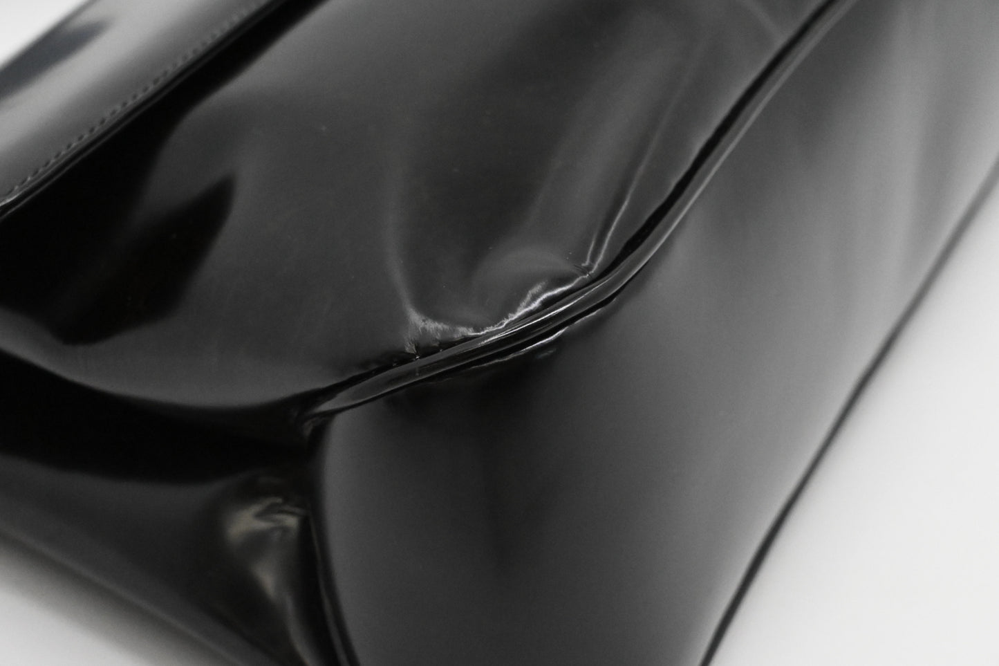 Ferragamo Shoulder Bag in Black Marbled Patent Leather