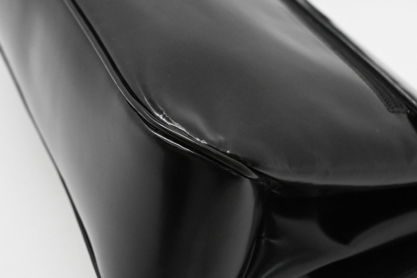 Ferragamo Shoulder Bag in Black Marbled Patent Leather