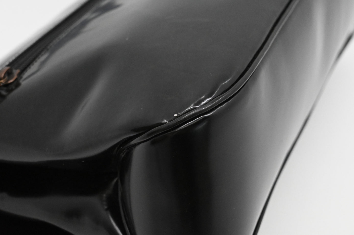 Ferragamo Shoulder Bag in Black Marbled Patent Leather