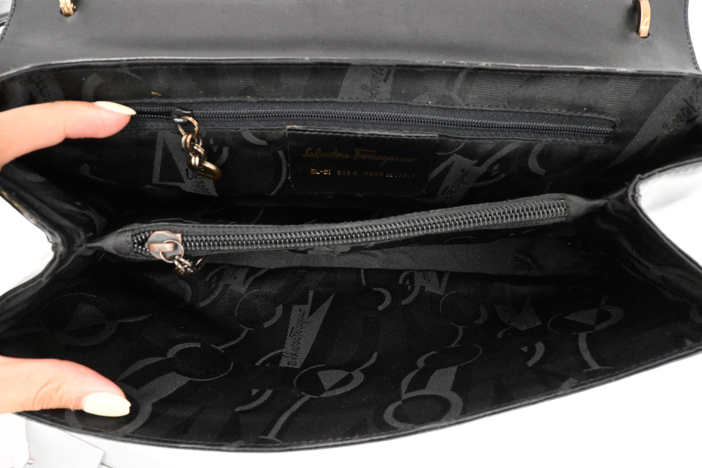 Ferragamo Shoulder Bag in Black Marbled Patent Leather