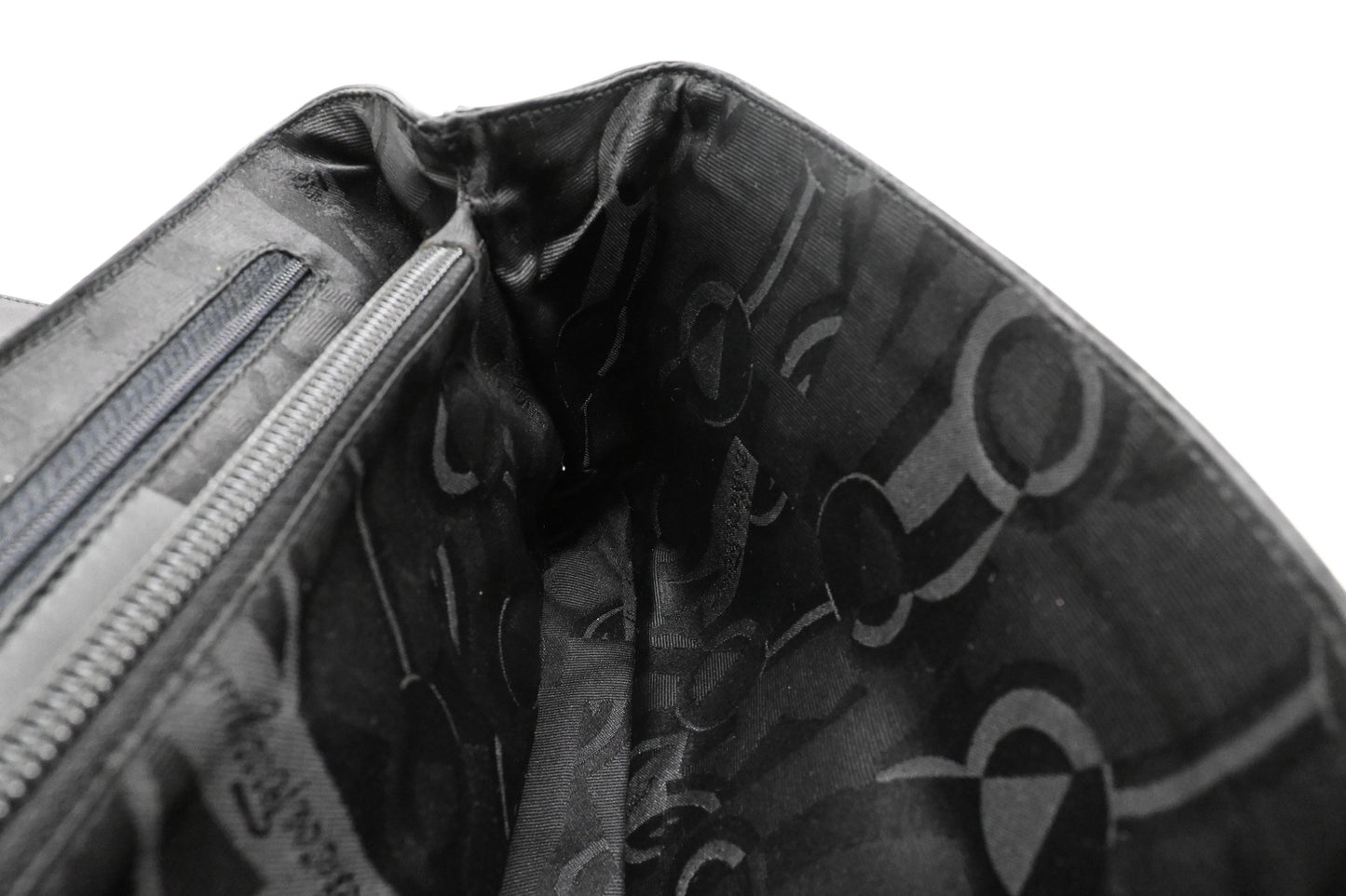 Ferragamo Shoulder Bag in Black Marbled Patent Leather