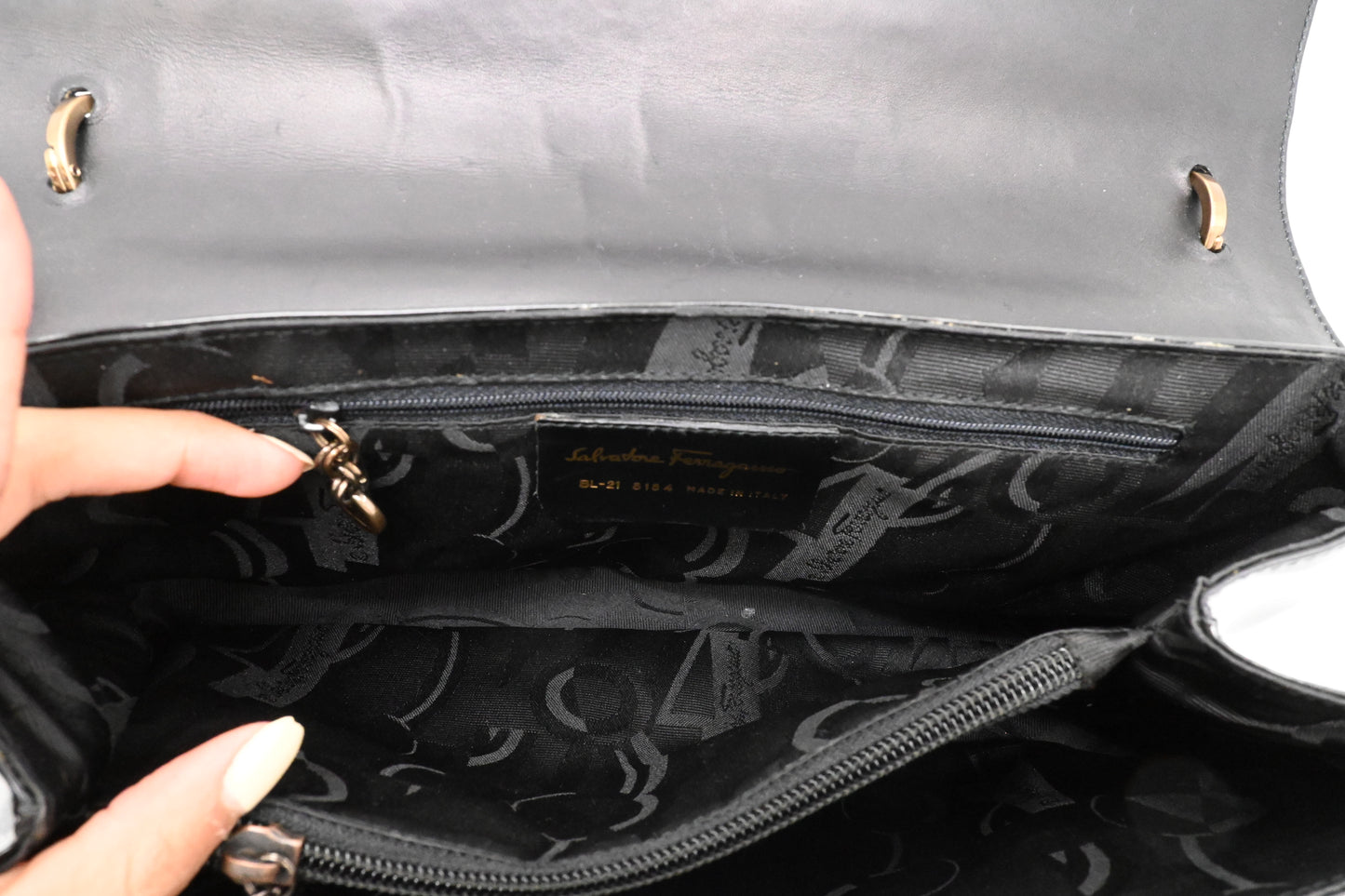 Ferragamo Shoulder Bag in Black Marbled Patent Leather