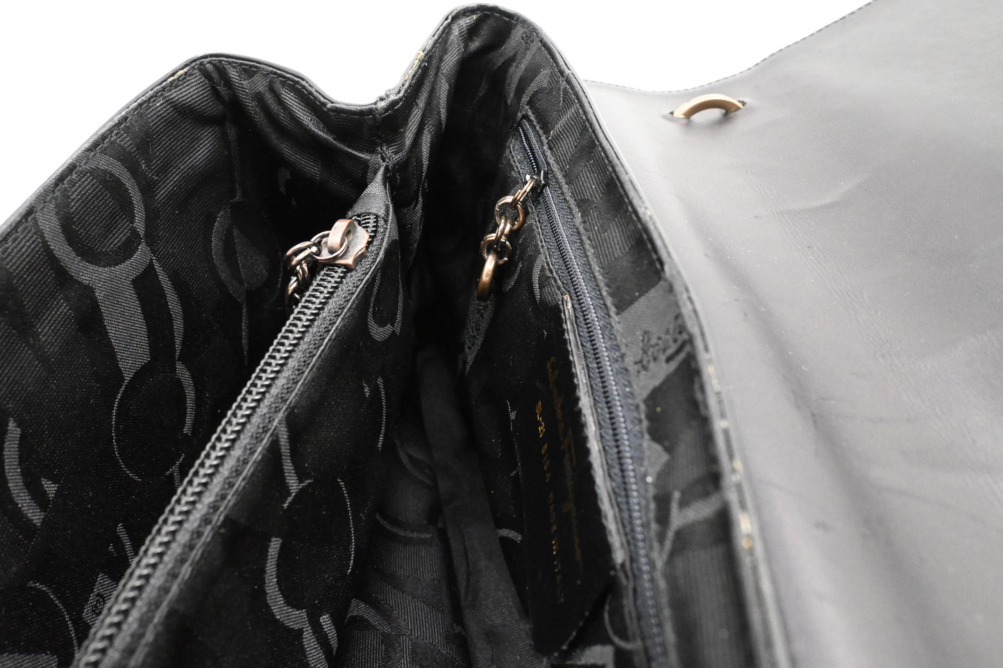 Ferragamo Shoulder Bag in Black Marbled Patent Leather