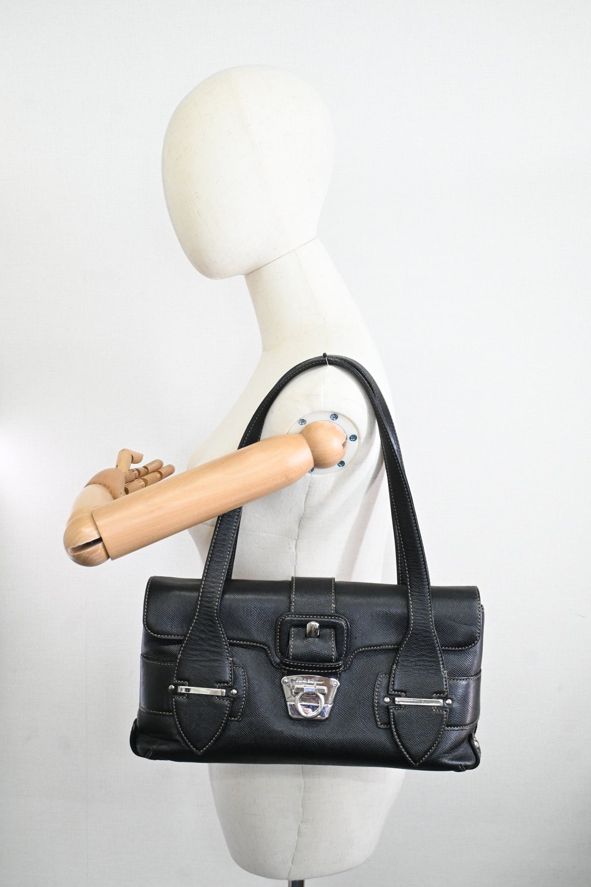 Ferragamo Shoulder Bag in Black Leather