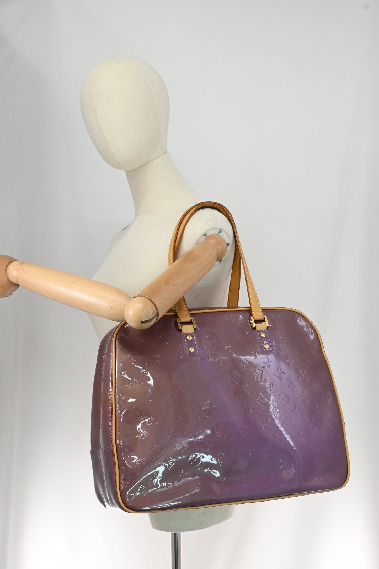 Louis Vuitton Sutton in Purple Vernis Leather