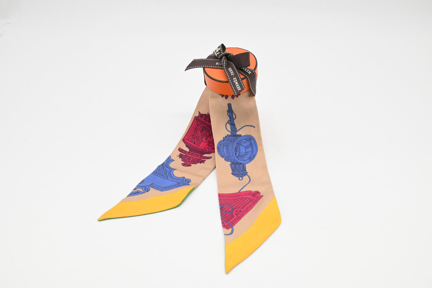Hermes 'Merveilleuses Lanternes' Twilly in Beige Multicolor Silk