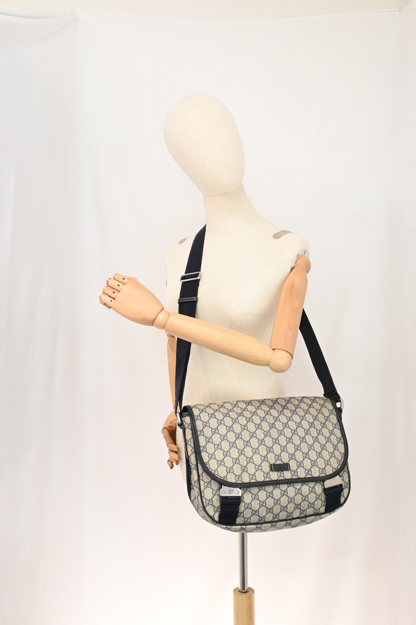 Gucci Messenger Bag in GG Supreme Canvas