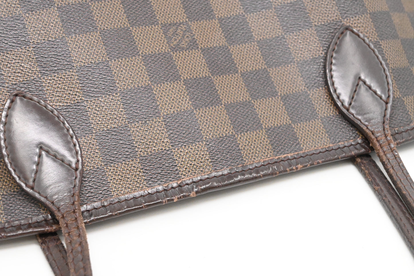Louis Vuitton Neverfull MM in Damier Ebene Canvas