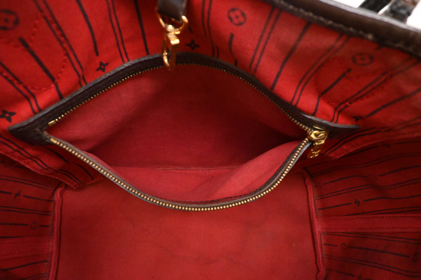 Louis Vuitton Neverfull MM in Damier Ebene Canvas