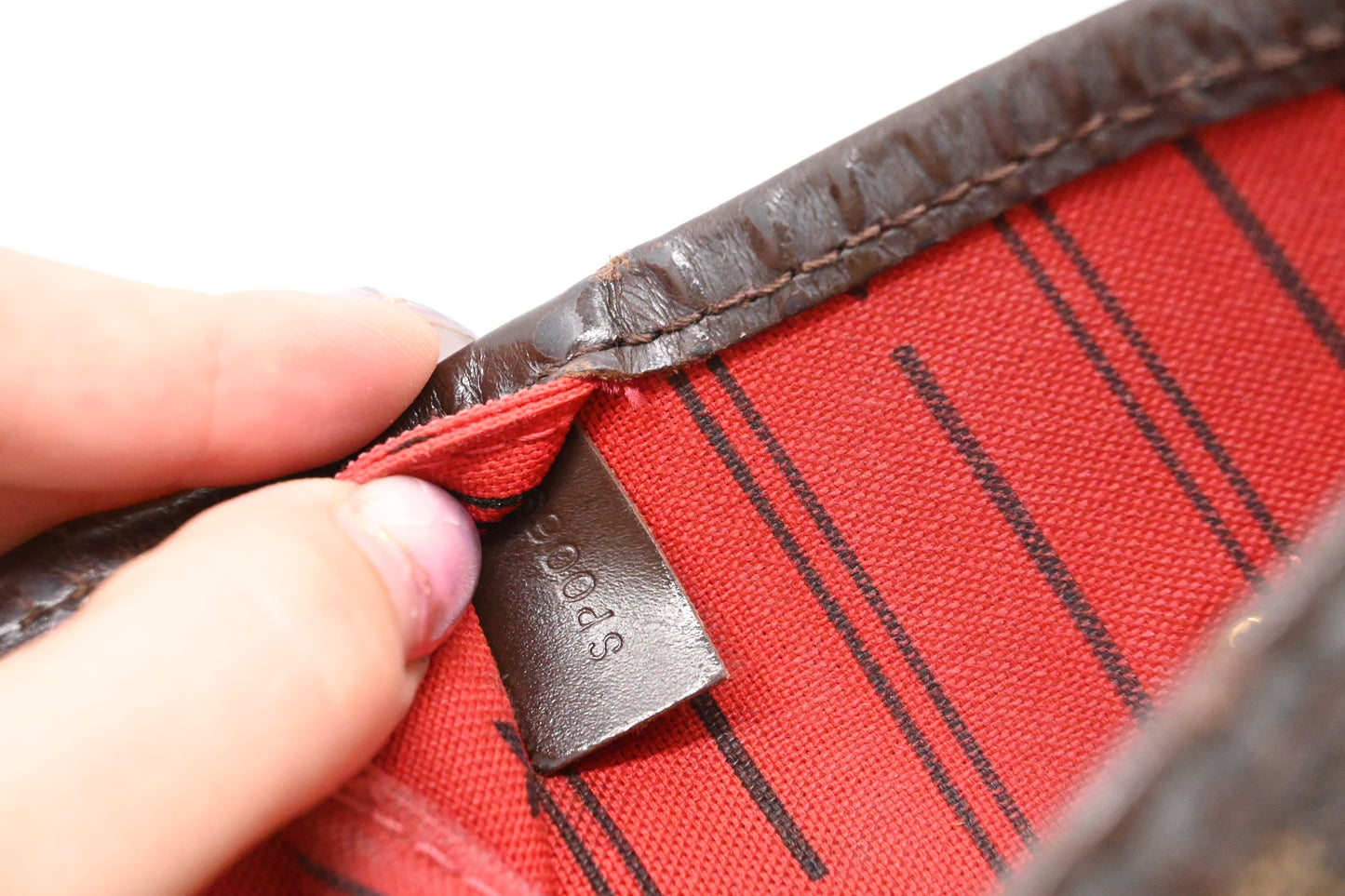 Louis Vuitton Neverfull MM in Damier Ebene Canvas
