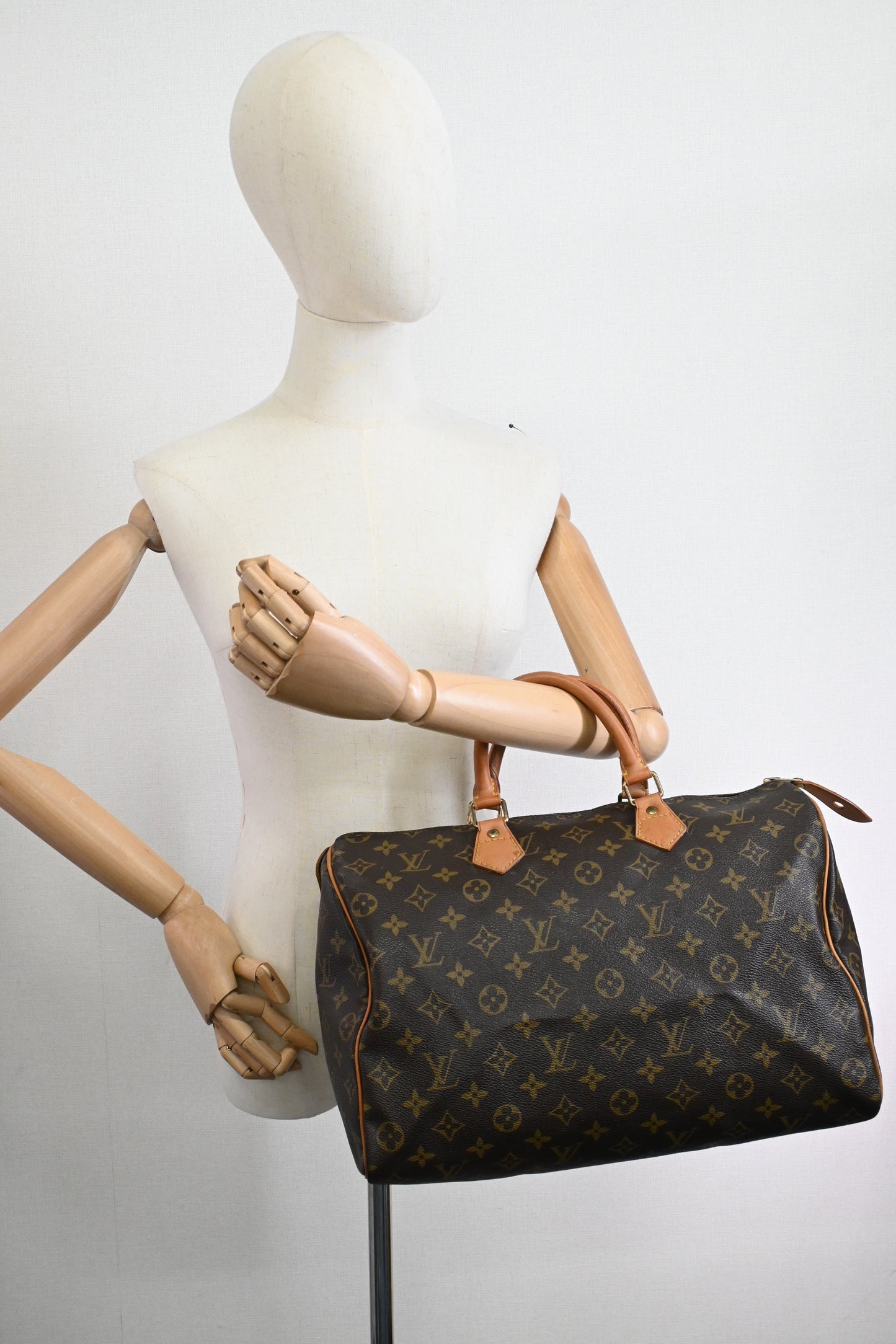 Louis Vuitton Speedy 35 in Monogram Canvas