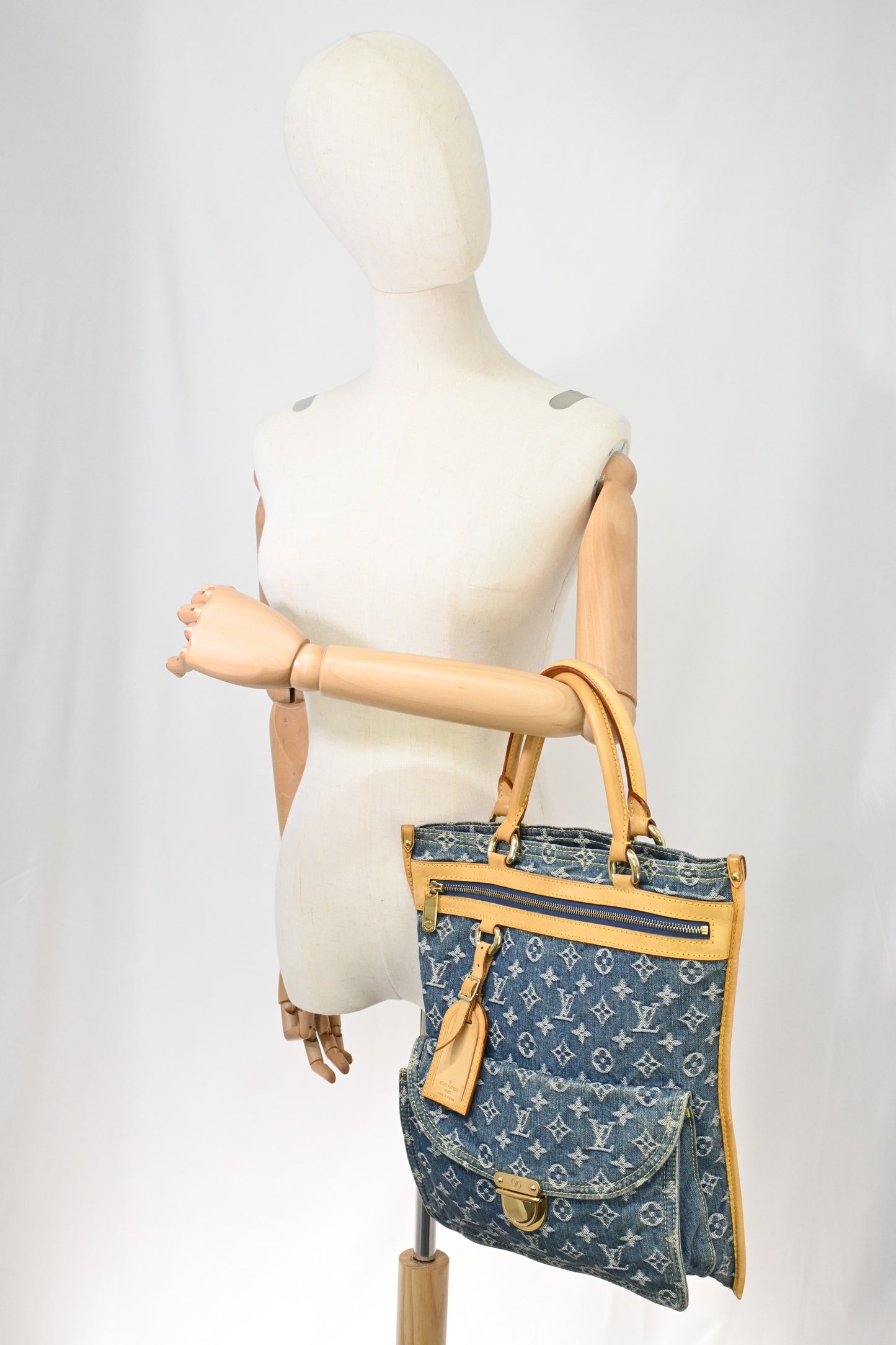 Louis Vuitton Flat Shopper in Blue Denim Canvas