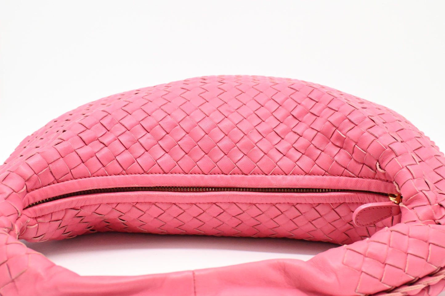 Bottega Veneta Hobo Bag in Pink Intrecciato Leather