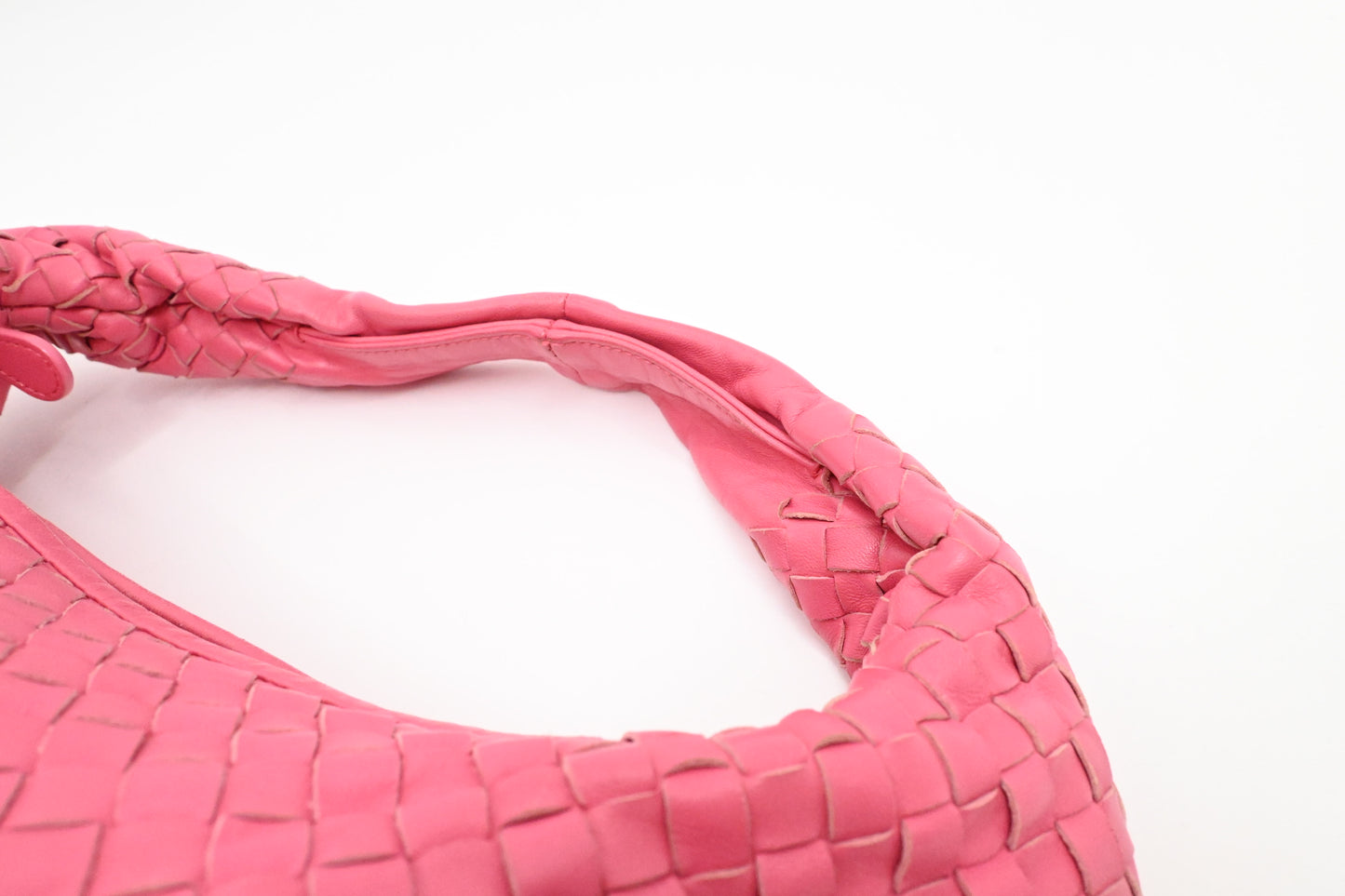 Bottega Veneta Hobo Bag in Pink Intrecciato Leather