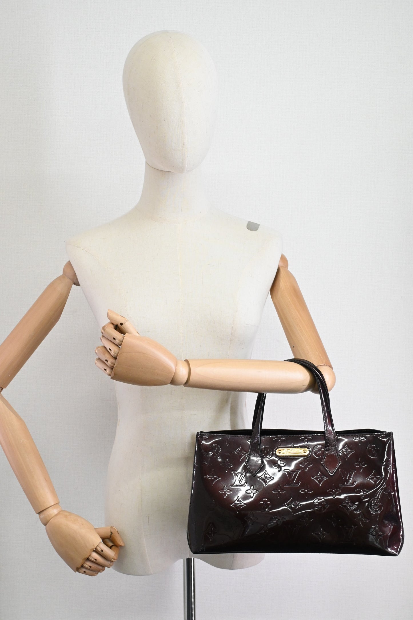 Louis Vuitton Wilshire PM in Amarante Vernis Leather