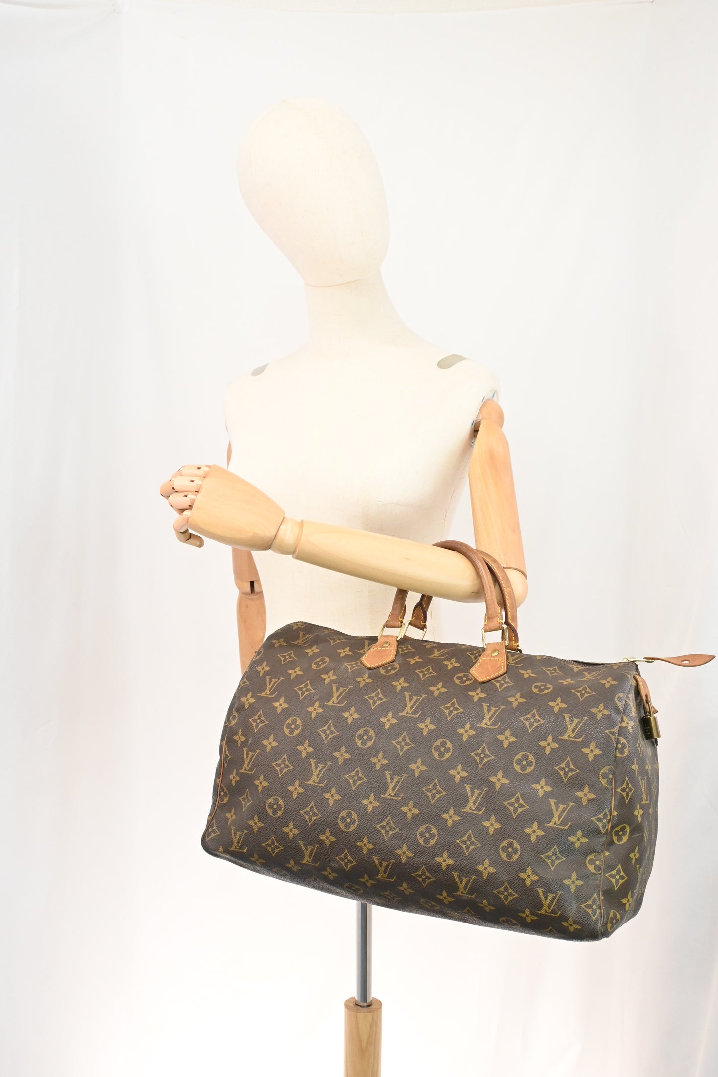 Louis Vuitton Speedy 40 in Monogram Canvas
