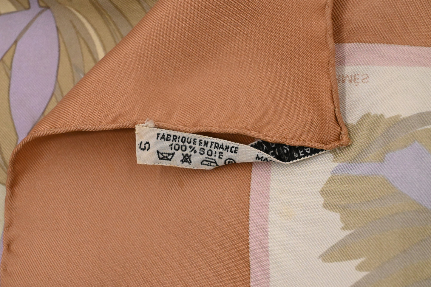 Hermes 'Cols Verts' Carre 90 in Mauve Silk