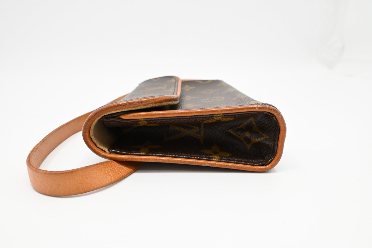 Louis Vuitton Pochette Florentine in Monogram Canvas
