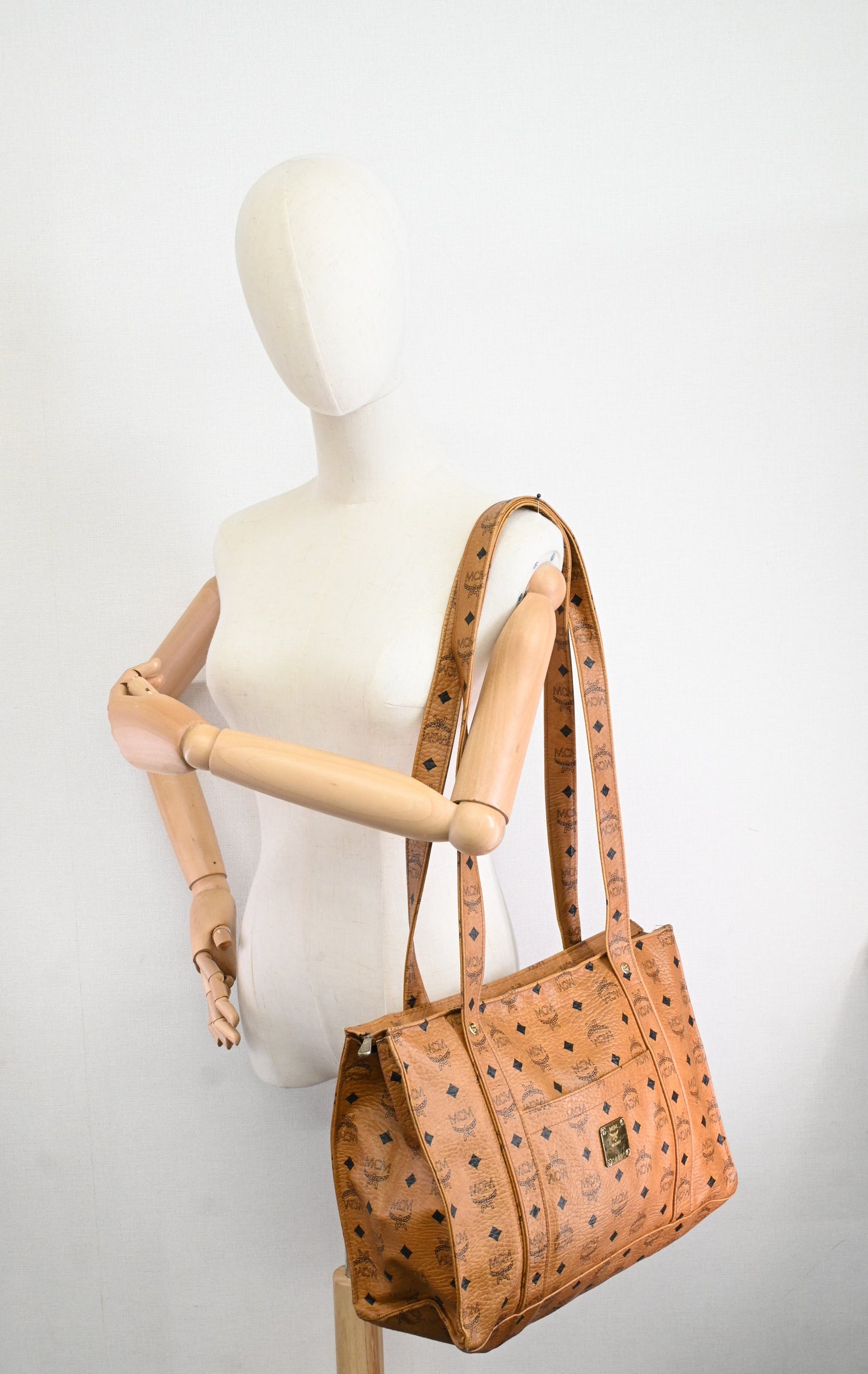 MCM Tote Bag in Cognac Visetos Canvas