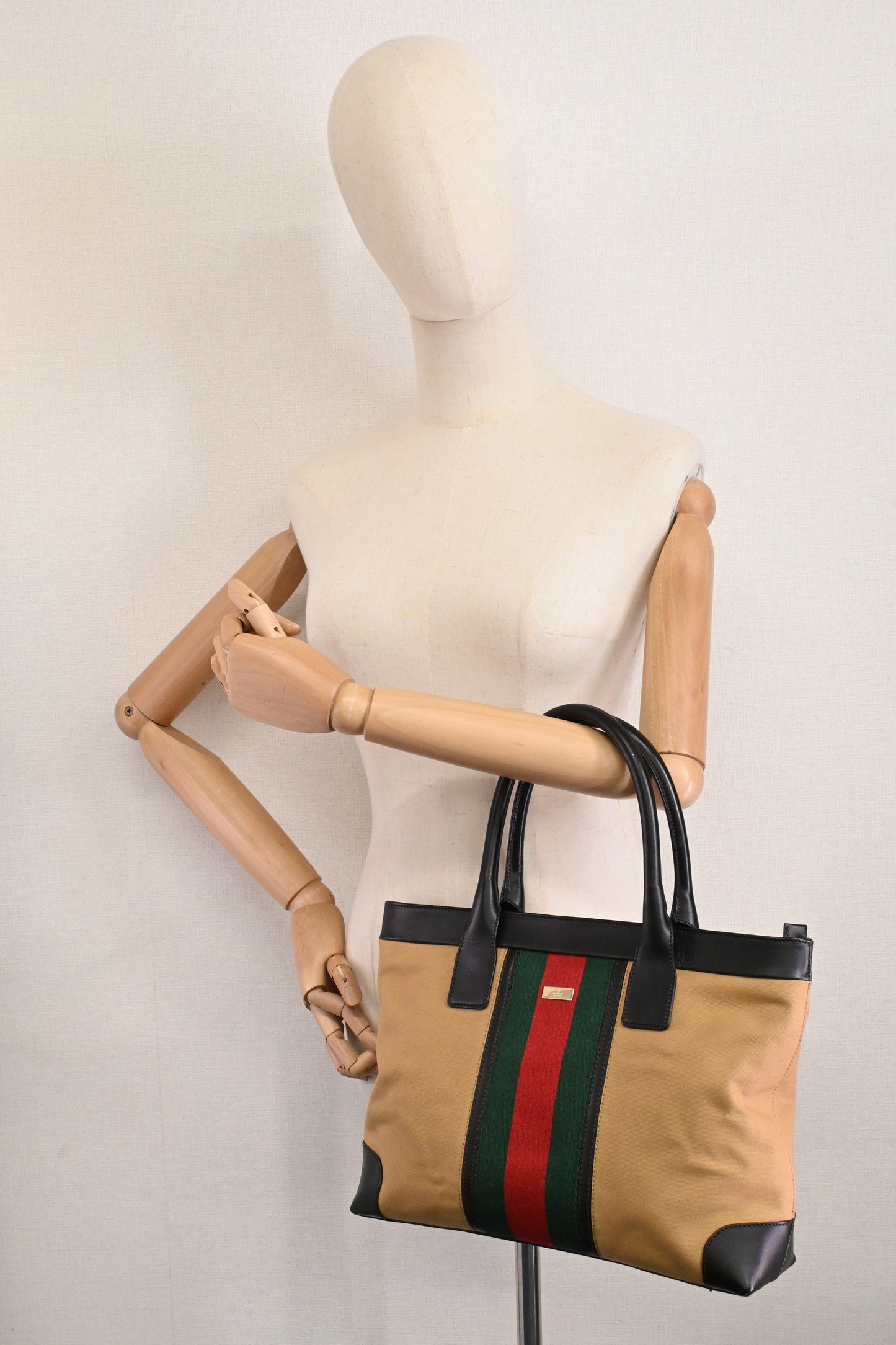 Gucci Sherry Handbag Bag in Brown Canvas