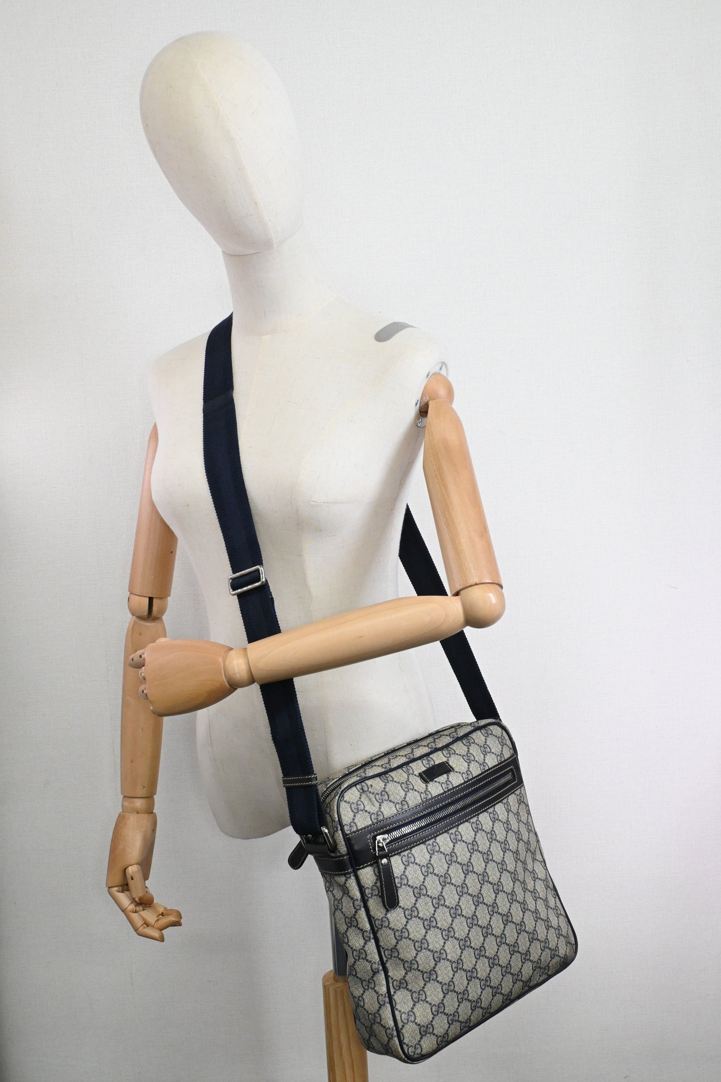 Gucci Crossbody Bag in Navy Blue GG Supreme Canvas