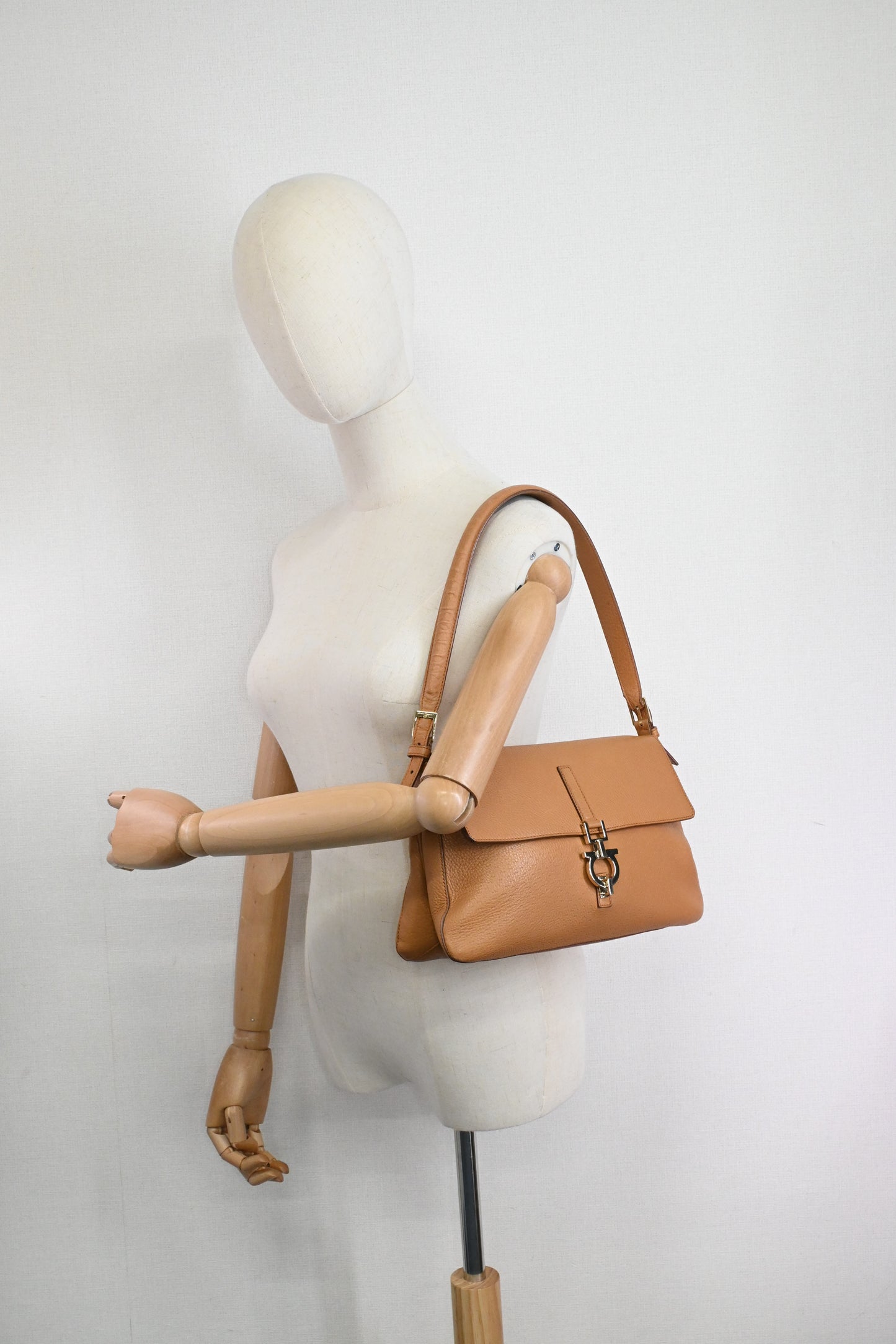 Ferragamo Shoulder Bag in Brown Leather