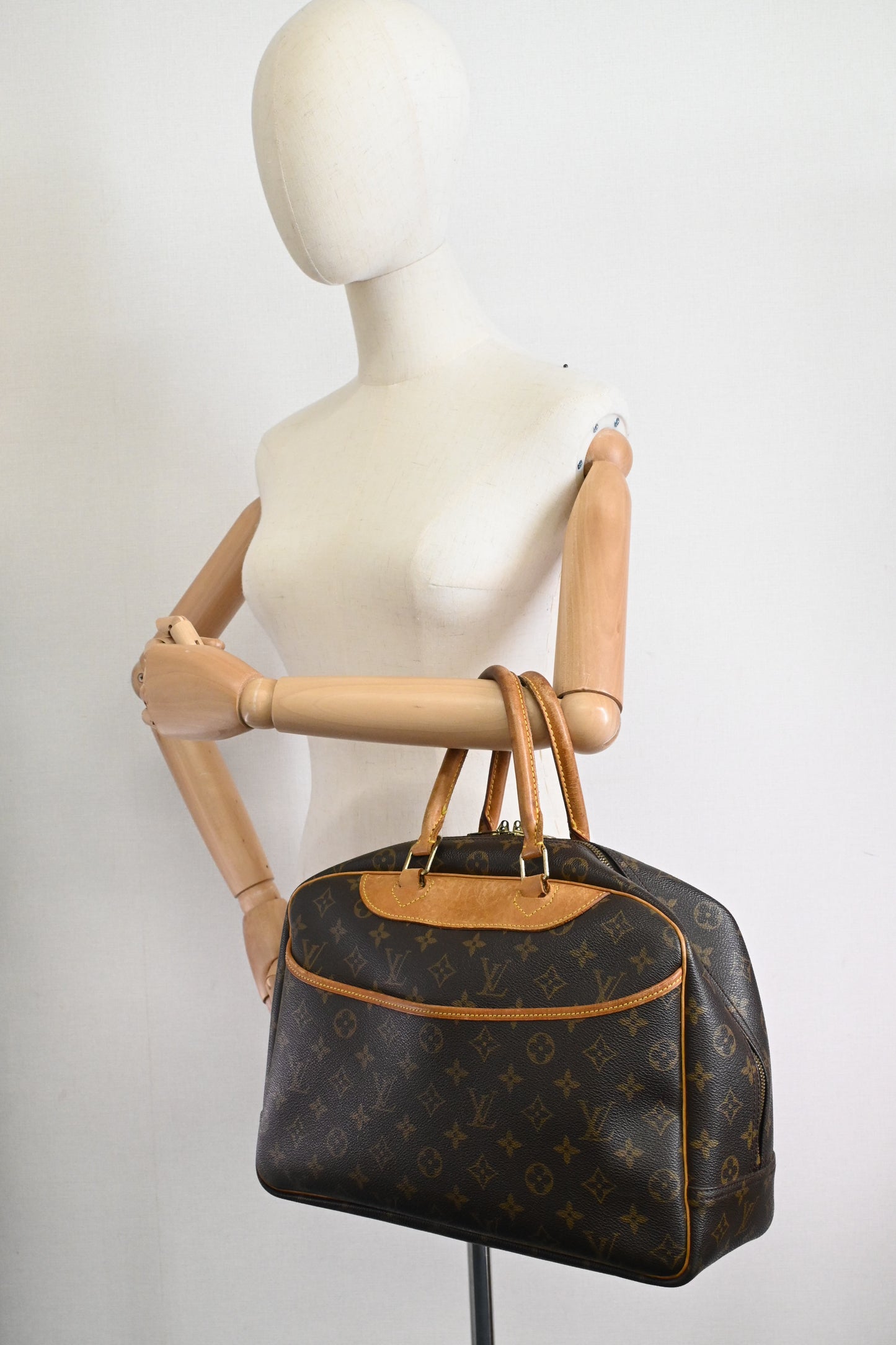 Louis Vuitton Deauville in Monogram Canvas