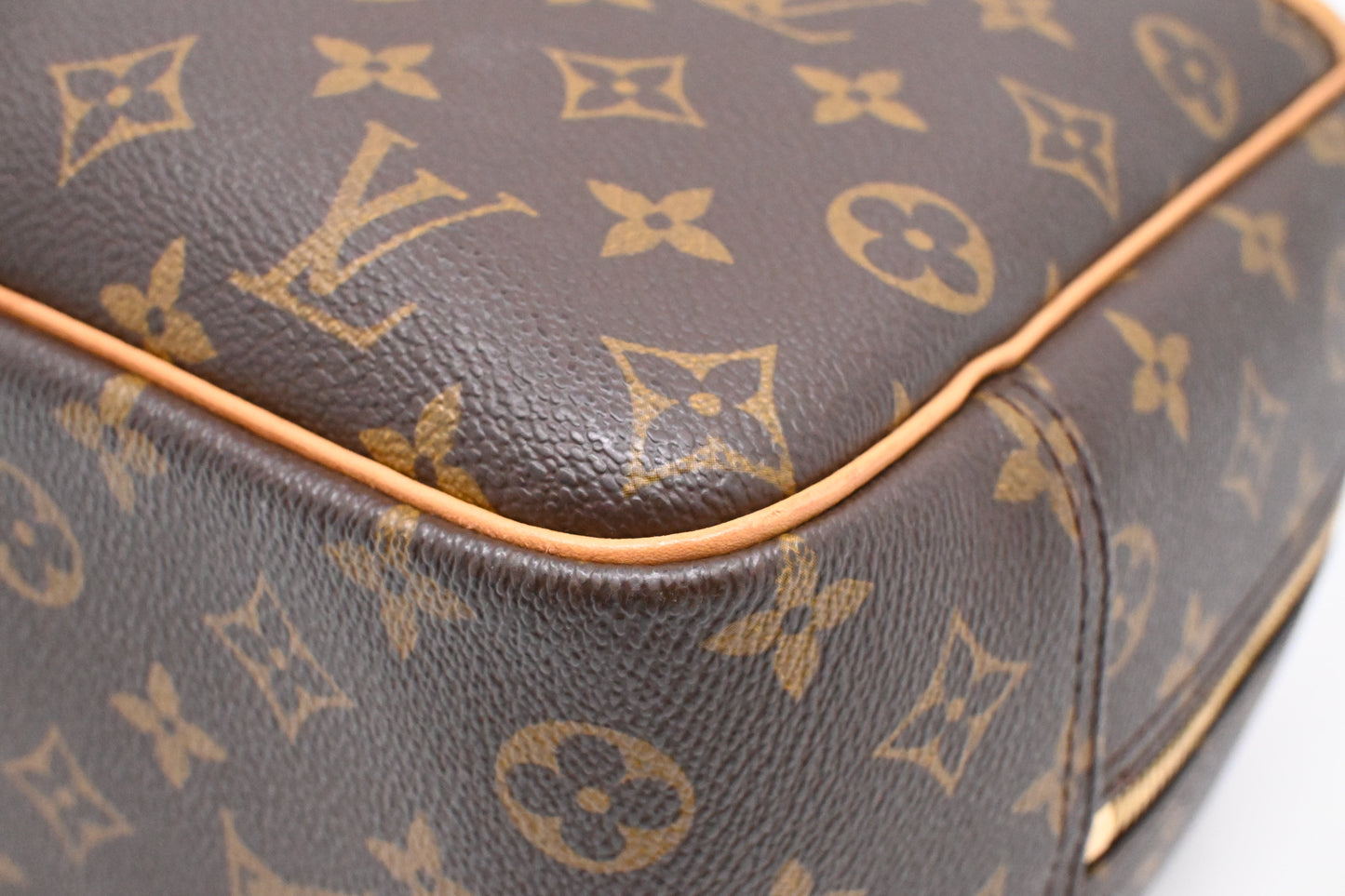 Louis Vuitton Deauville in Monogram Canvas