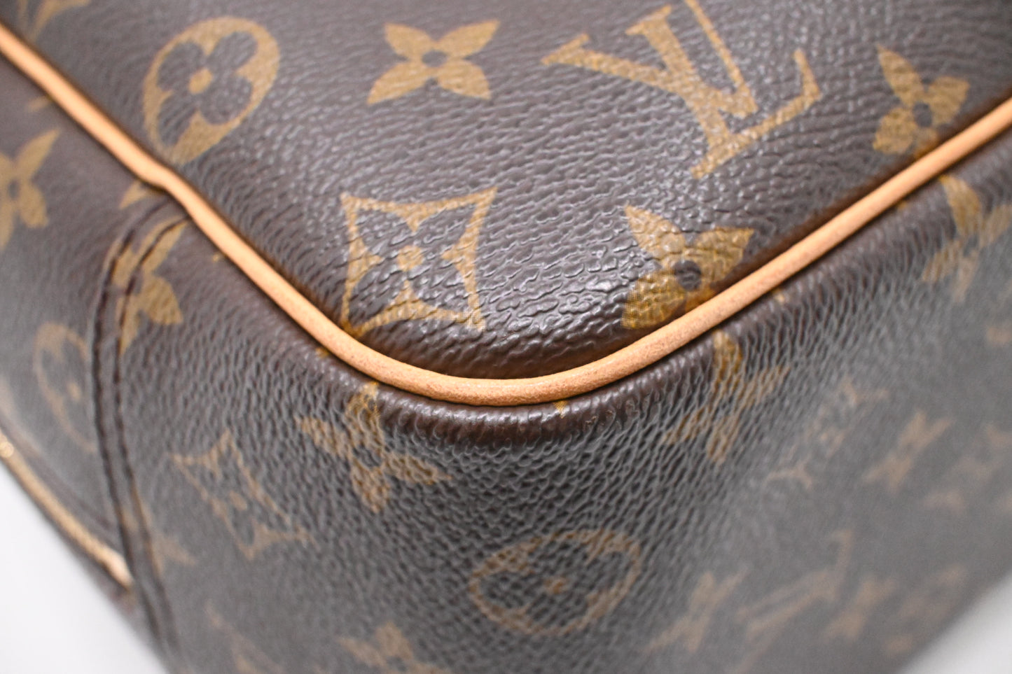 Louis Vuitton Deauville in Monogram Canvas