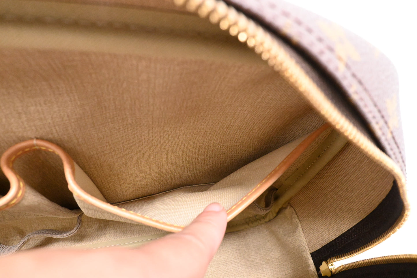 Louis Vuitton Deauville in Monogram Canvas