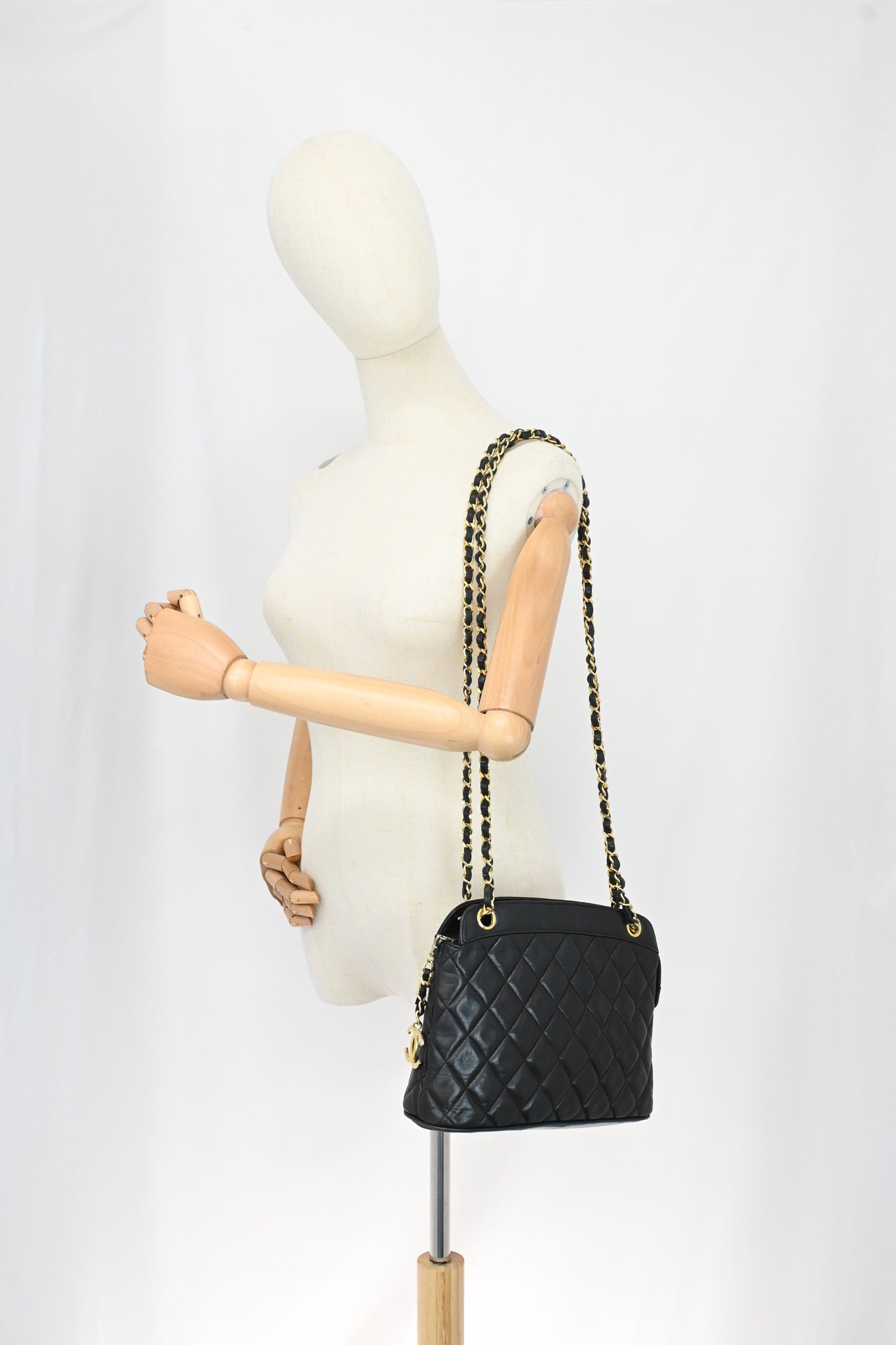 Chanel Shoulder Bag in Black Lambskin Leather