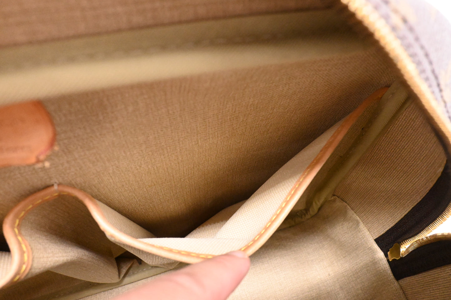 Louis Vuitton Deauville in Monogram Canvas