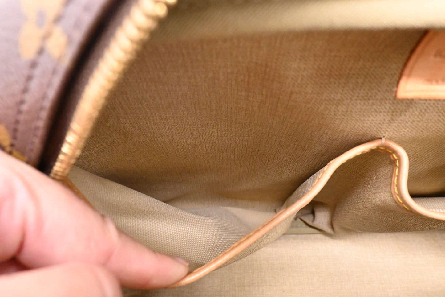 Louis Vuitton Deauville in Monogram Canvas