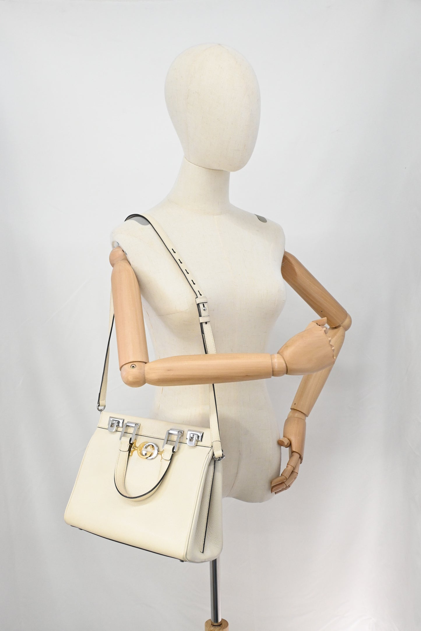 Gucci Zumi Handbag in Cream Leather