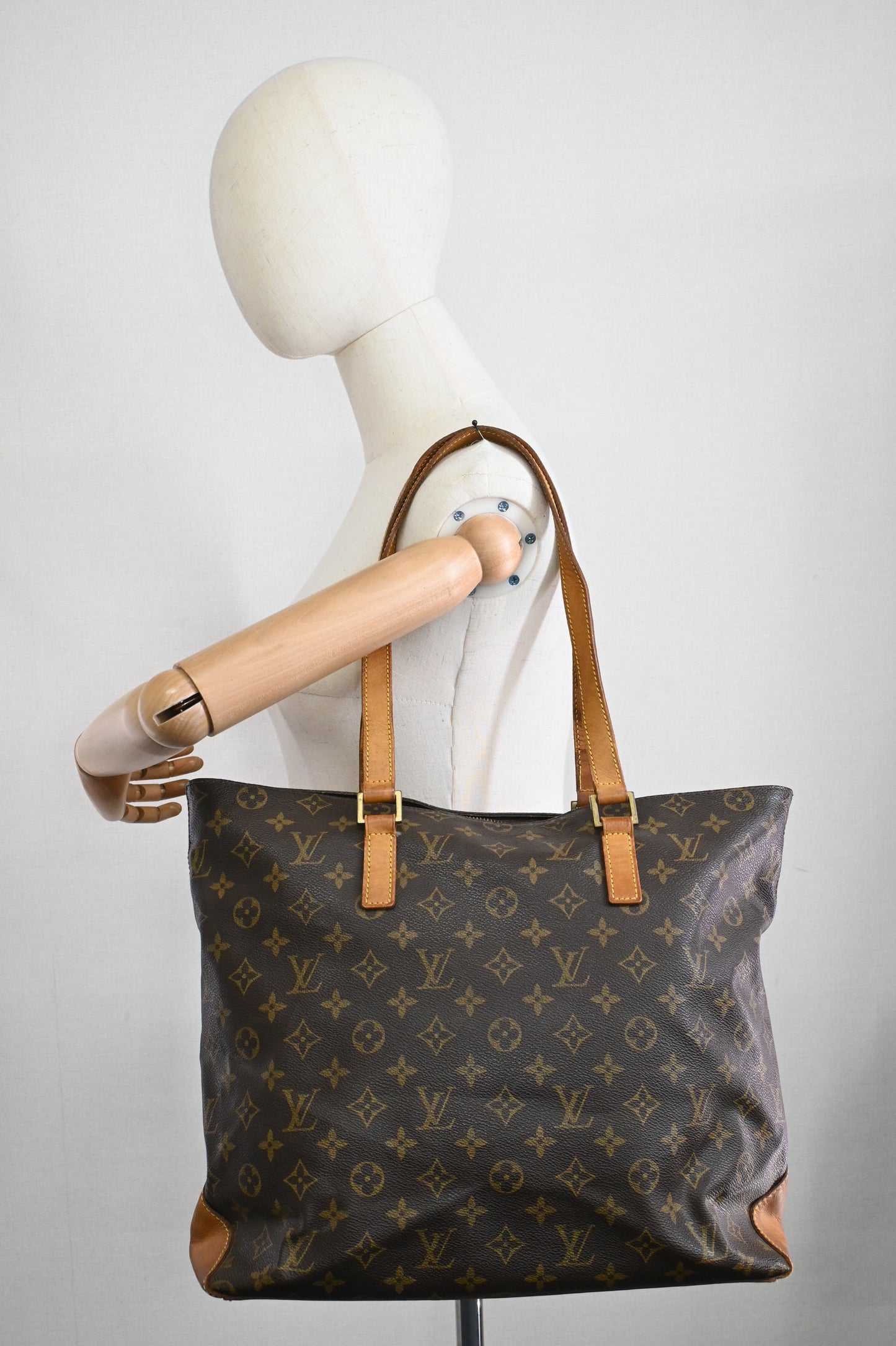 Louis Vuitton Cabas Mezzo in Monogram Canvas