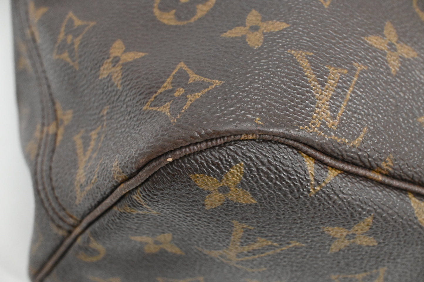 Louis Vuitton Neverfull MM in Monogram Canvas