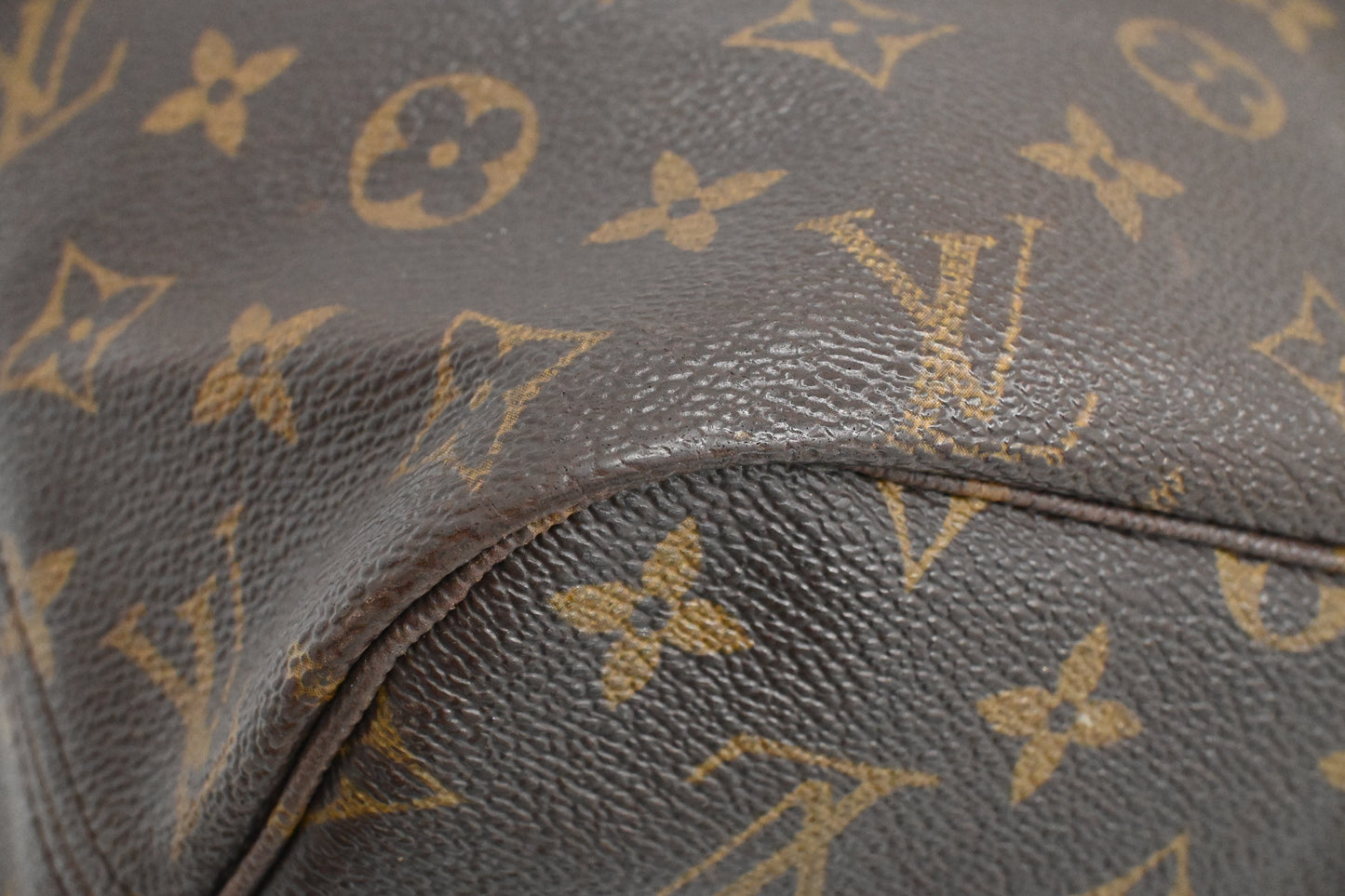 Louis Vuitton Neverfull MM in Monogram Canvas