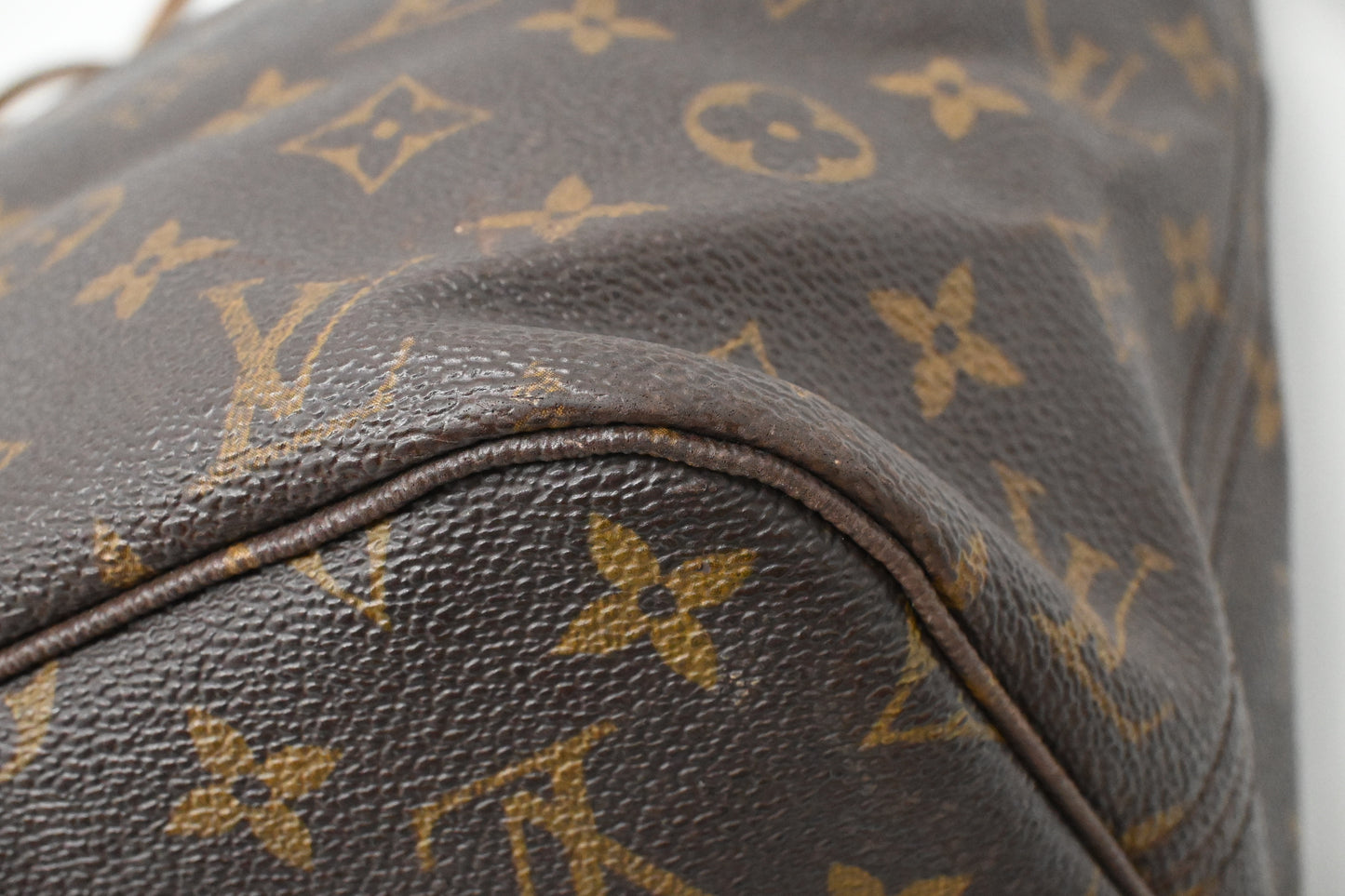 Louis Vuitton Neverfull MM in Monogram Canvas